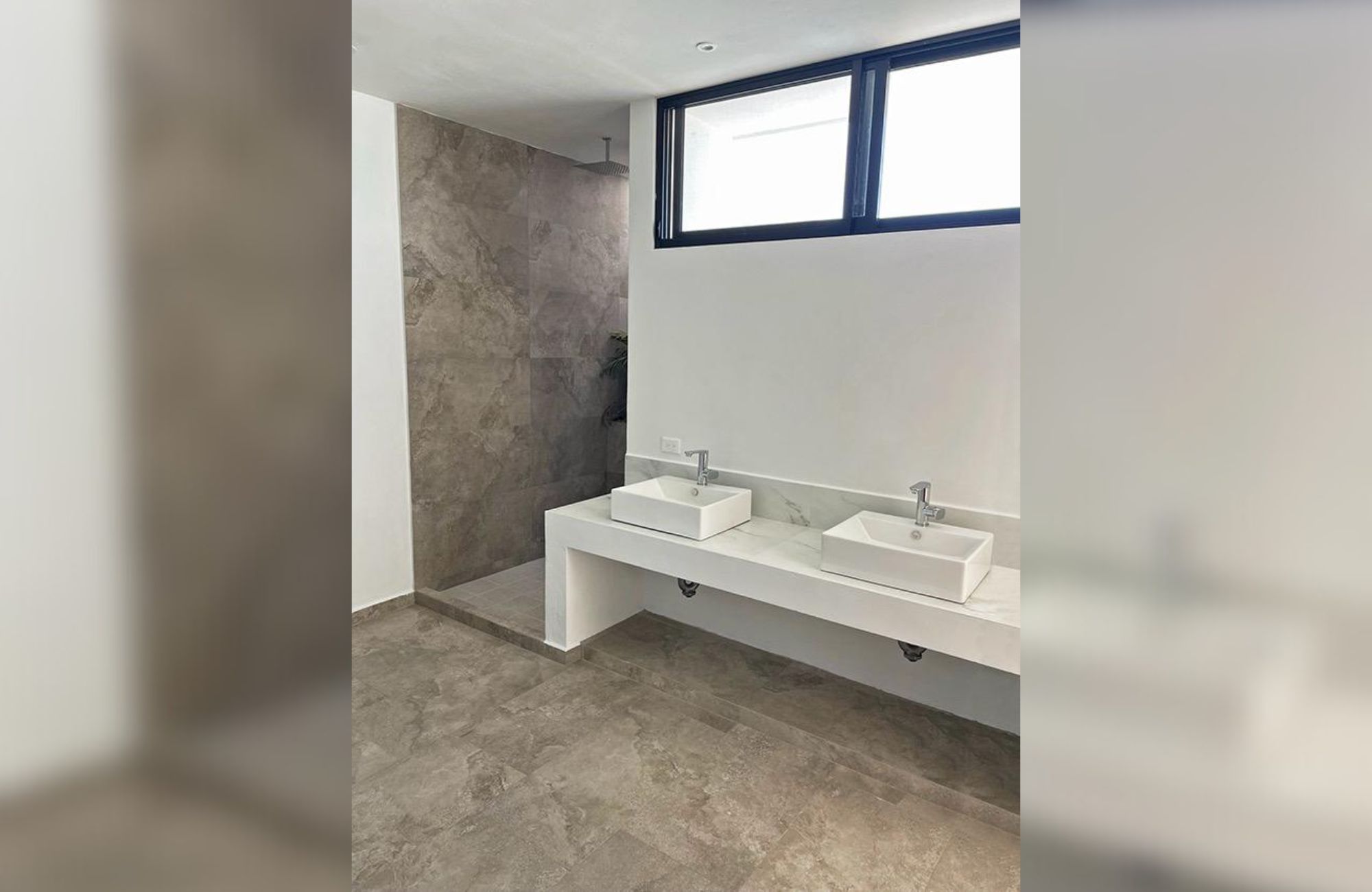 House with pool, solar panel, clubhouse with amenities, pre-sale in Merida