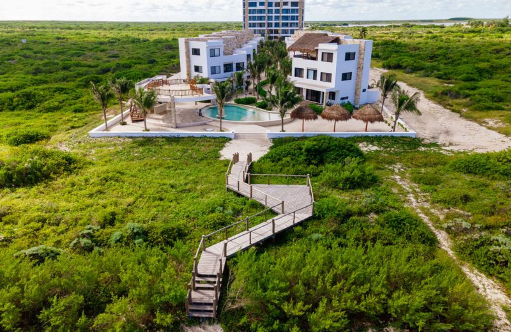 Two-story house with pool for sale, Xcanat&uacute;n, M&eacute;rida