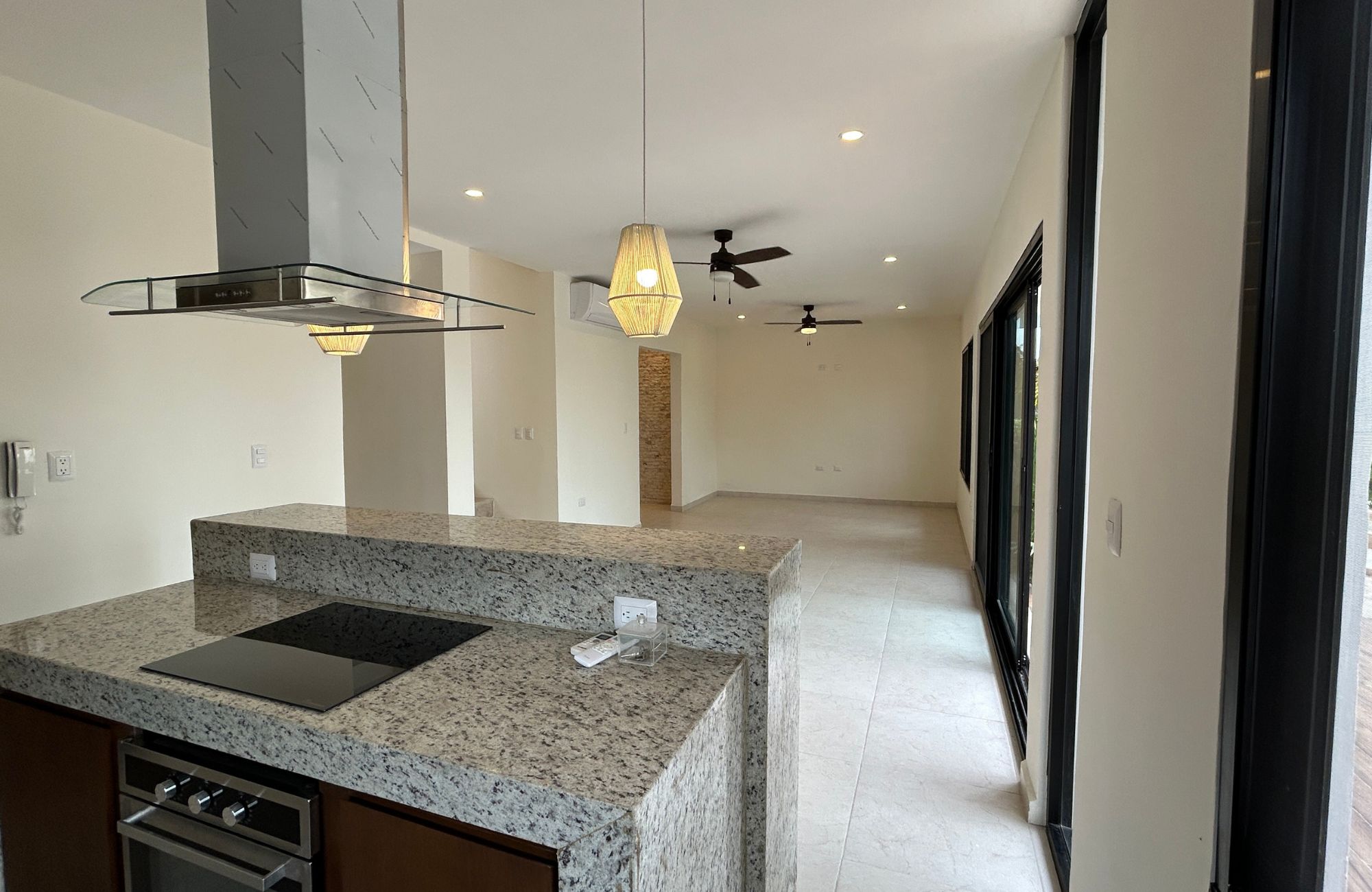 Two-story house with pool for sale, Xcanat&uacute;n, M&eacute;rida