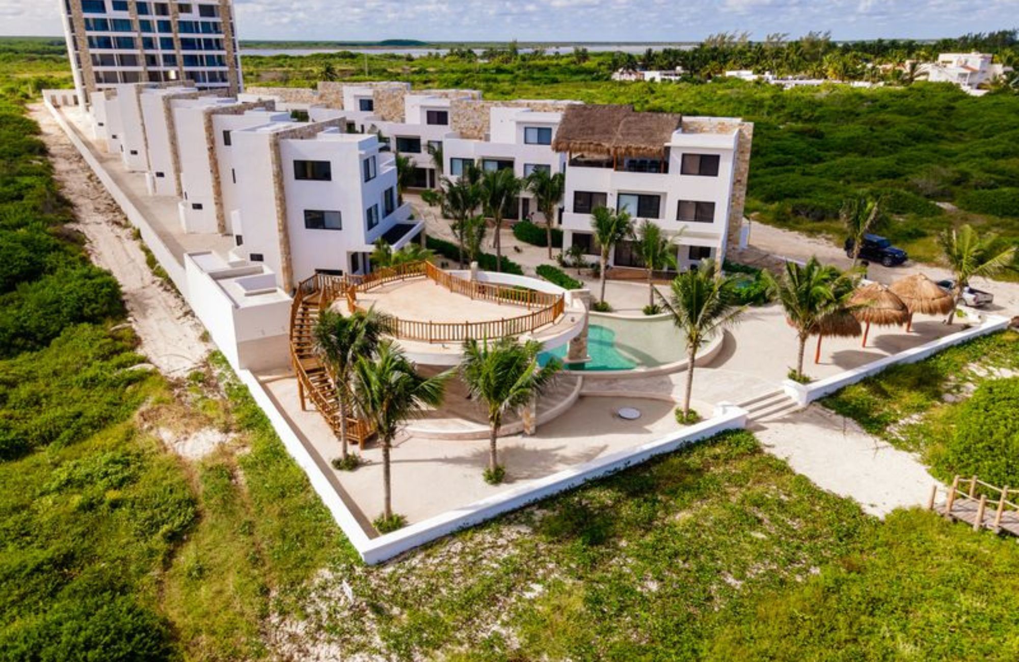 Two-story house with pool for sale, Xcanat&uacute;n, M&eacute;rida