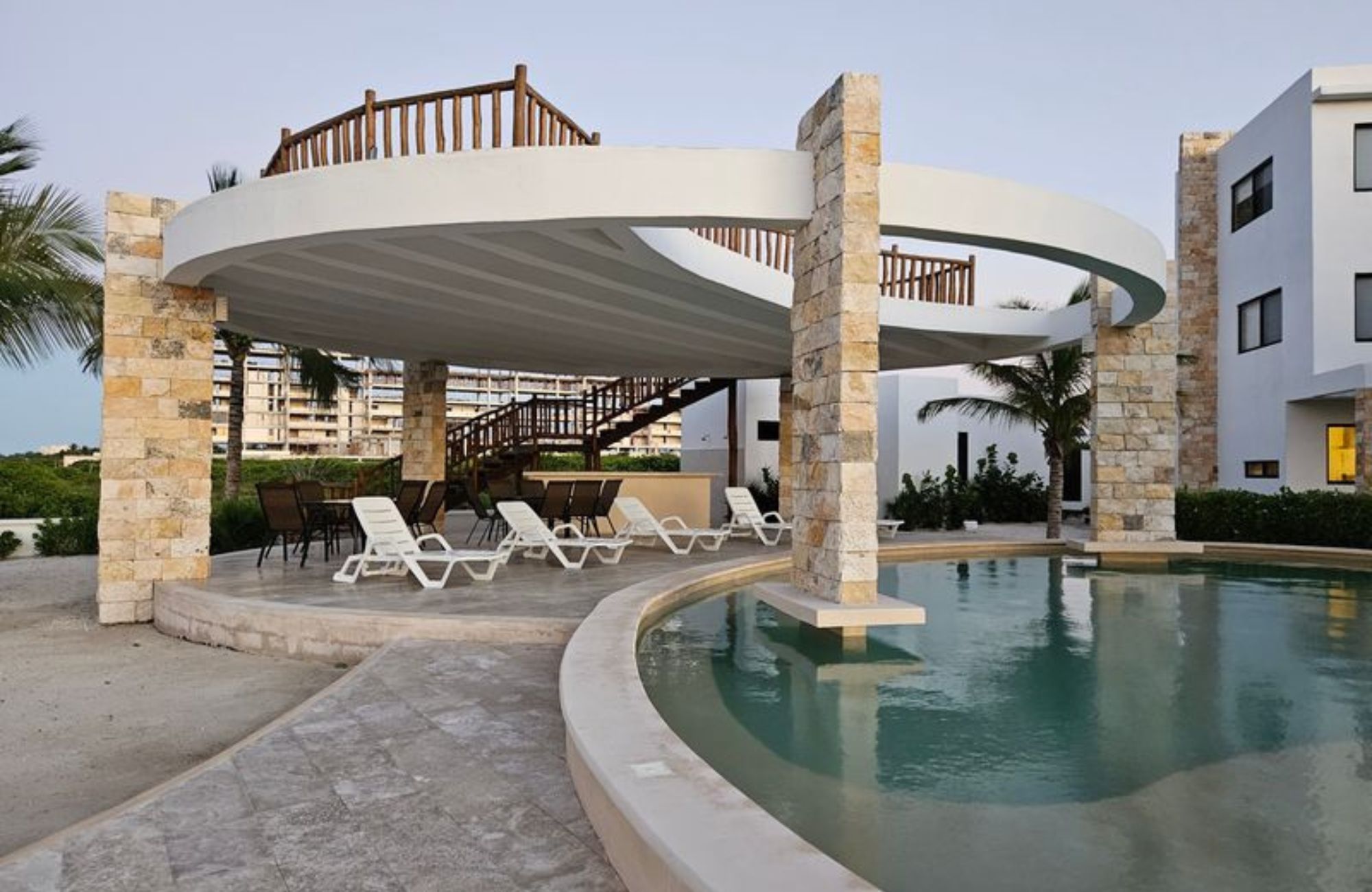 Two-story house with pool for sale, Xcanat&uacute;n, M&eacute;rida