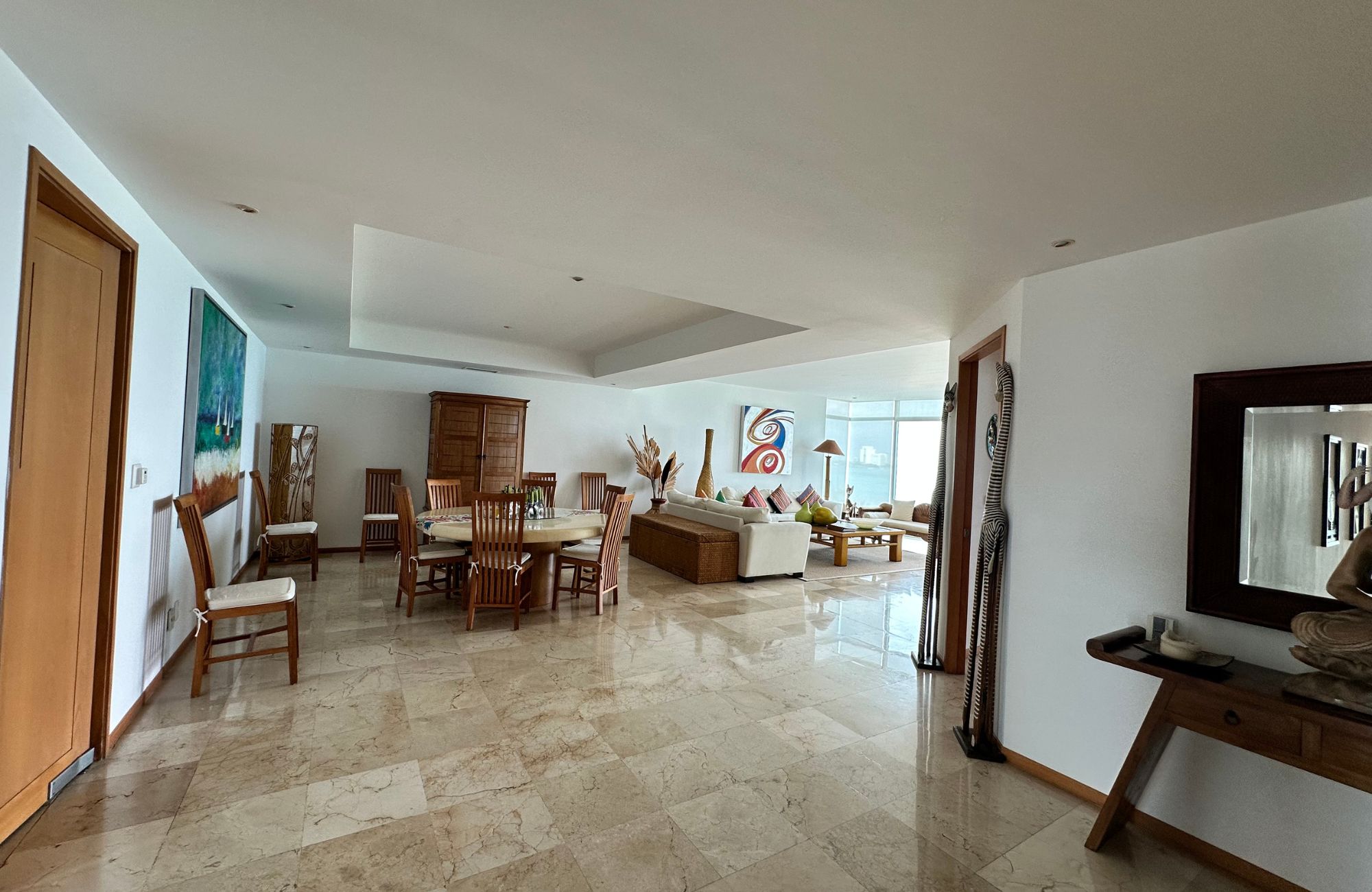 Departamento con vistas al mar y la marina, alberca de adultos, canchas deportivas, en venta Puerto Canc&uacute;n.