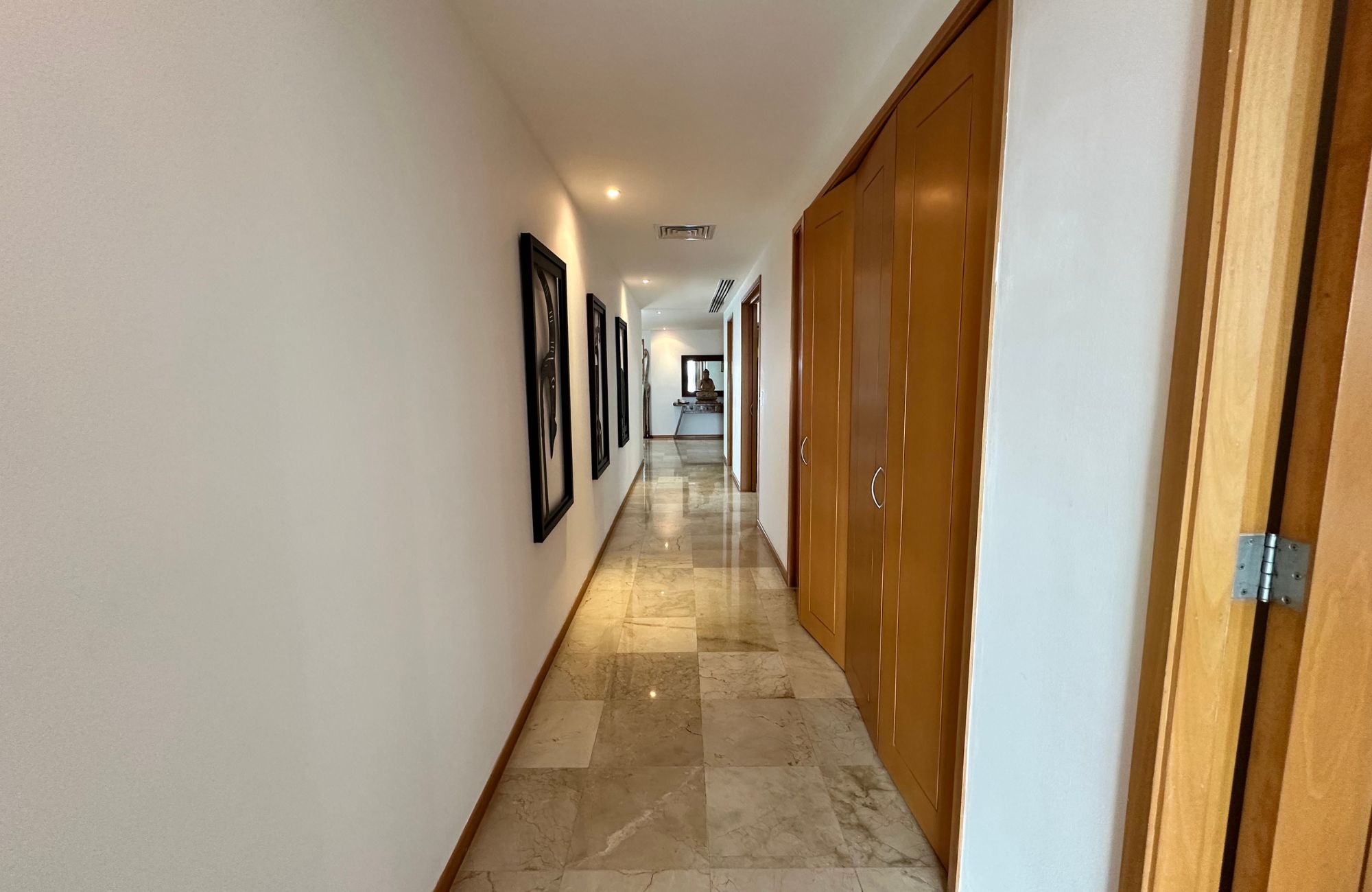 Departamento con vistas al mar y la marina, alberca de adultos, canchas deportivas, en venta Puerto Canc&uacute;n.