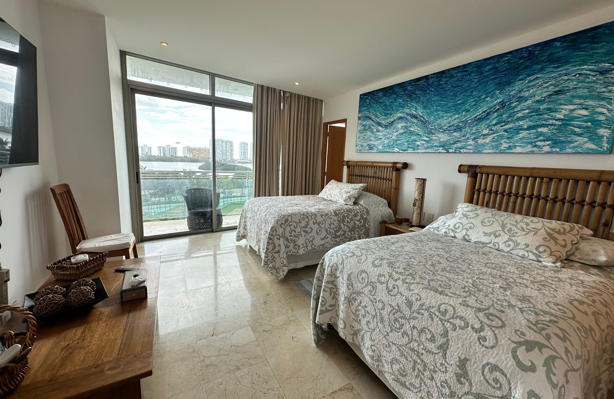 Departamento con vistas al mar y la marina, alberca de adultos, canchas deportivas, en venta Puerto Canc&uacute;n.
