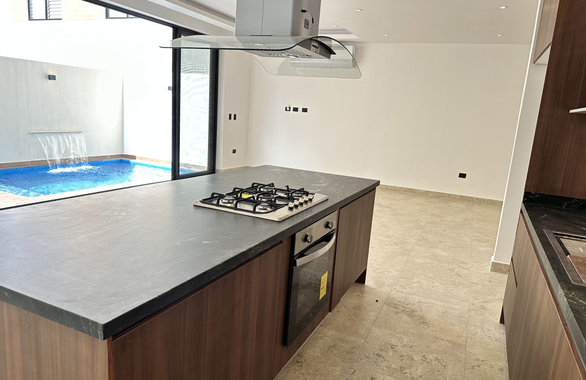 Casa con alberca privada, en venta, Residencial Rio, Huayac&aacute;n, Canc&uacute;n