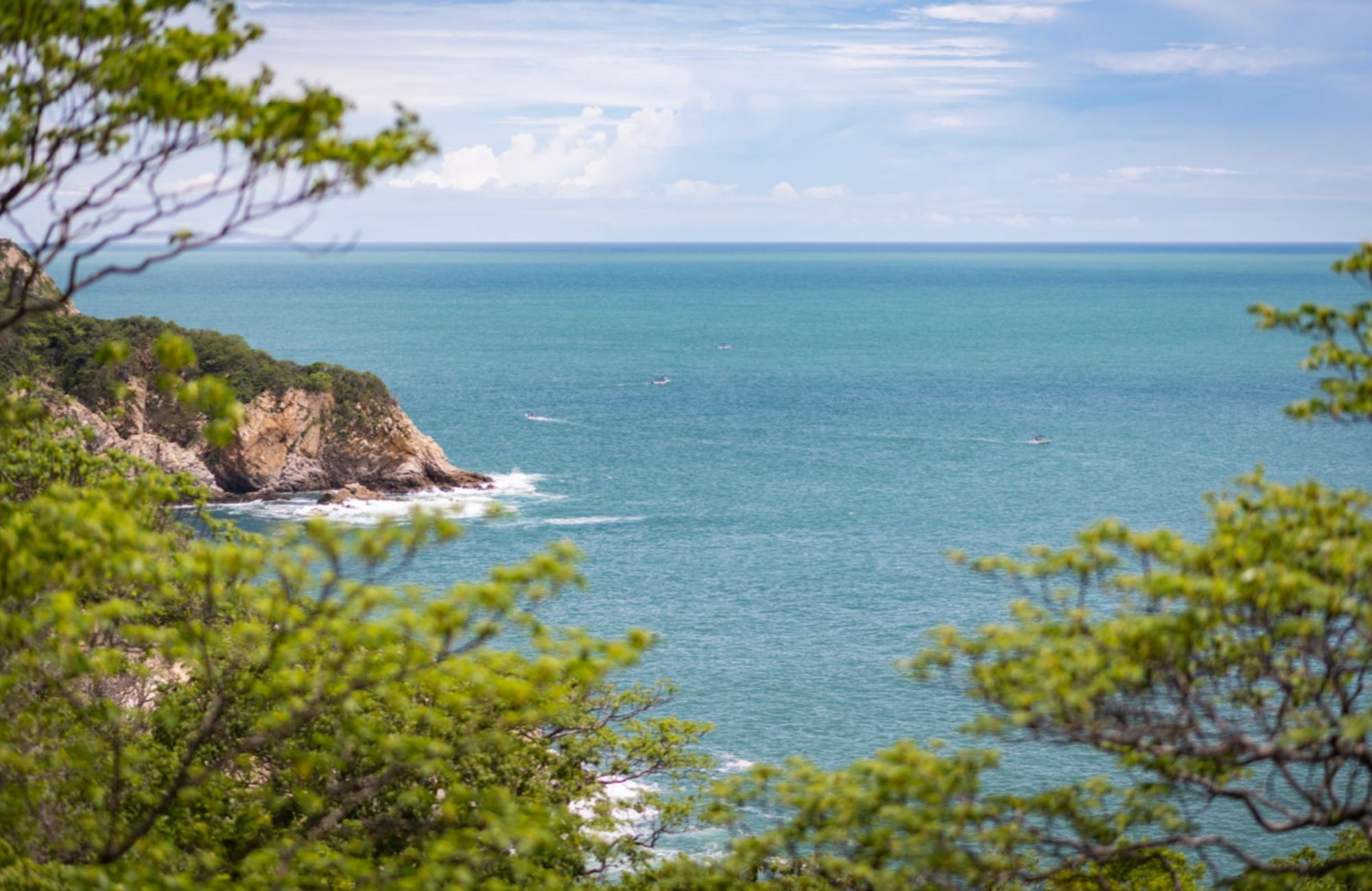Oceanfront lot in an ultra-low-density development, for sale, Sector Viol&iacute;n, Huatulco