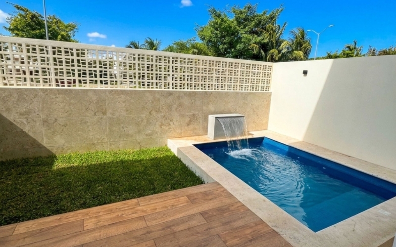 House with pool in private community for sale, R&iacute;o Residencial, Canc&uacute;n