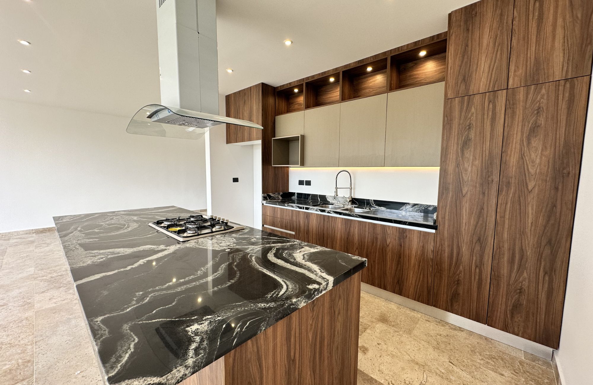 Two-level house with private pool, for sale, R&iacute;o Residencial, Canc&uacute;n