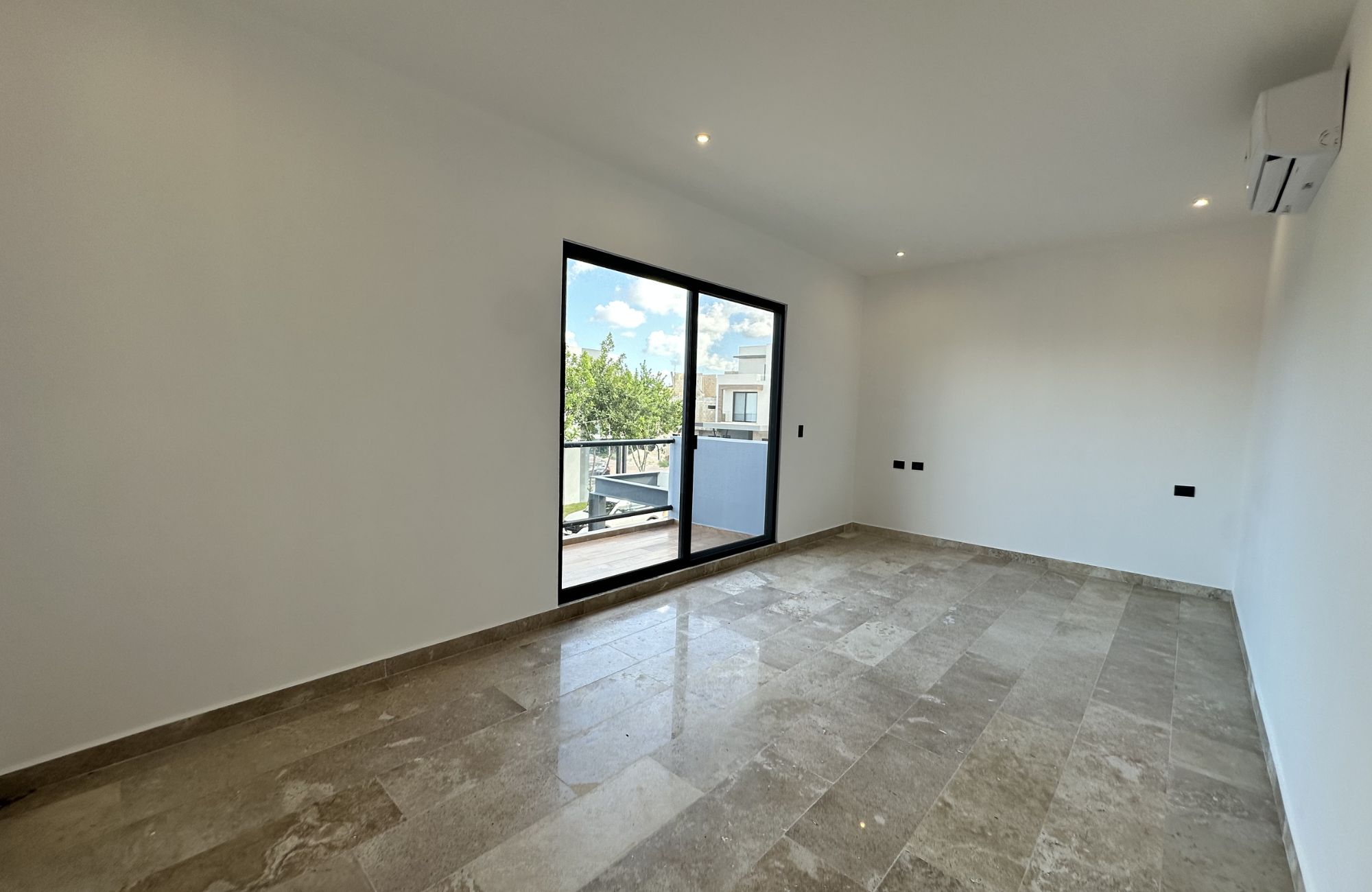 Two-level house with private pool, for sale, R&iacute;o Residencial, Canc&uacute;n