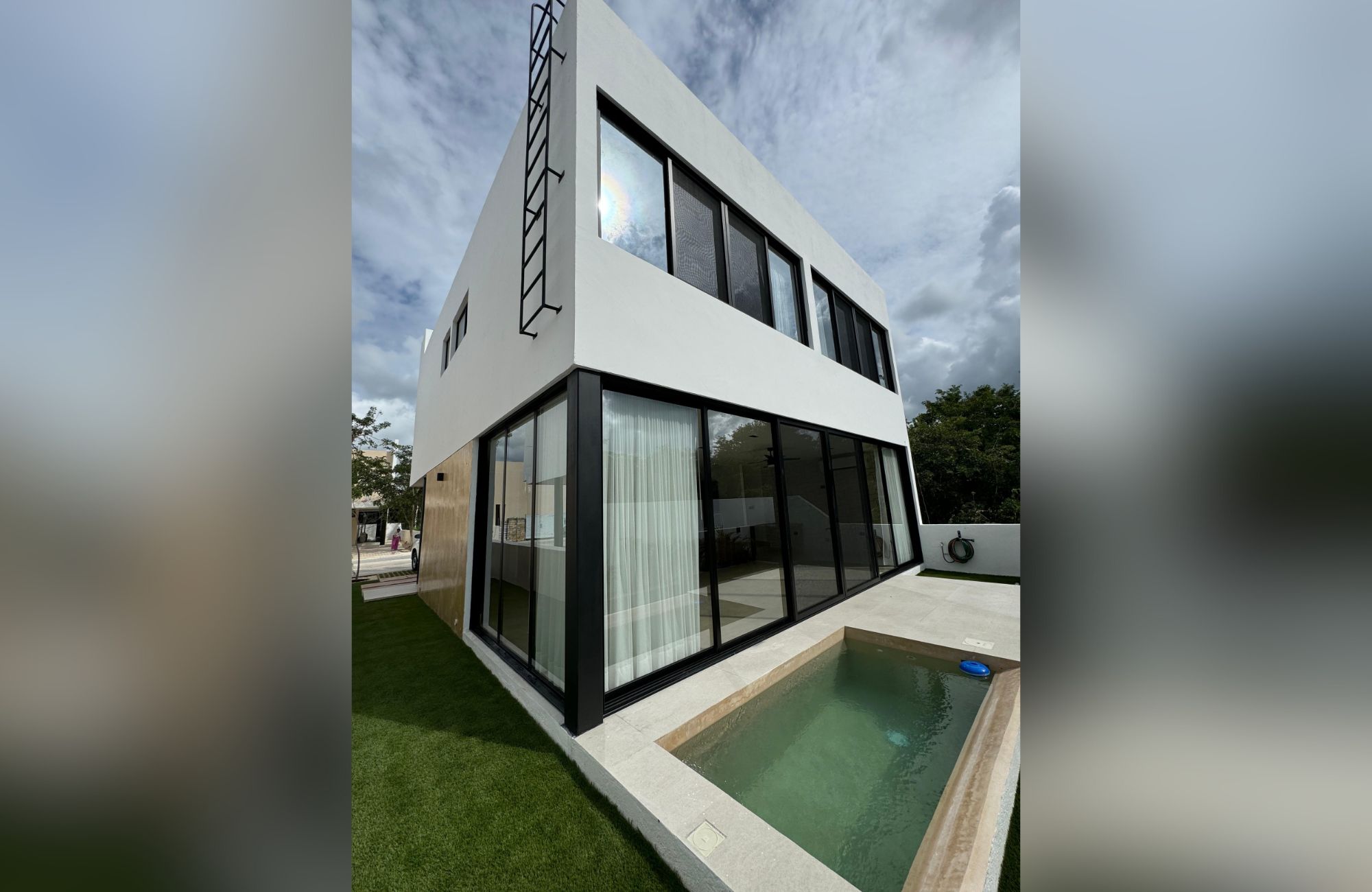 Residence with garden and private pool for sale, Yucat&aacute;n Country Club, M&eacute;rida