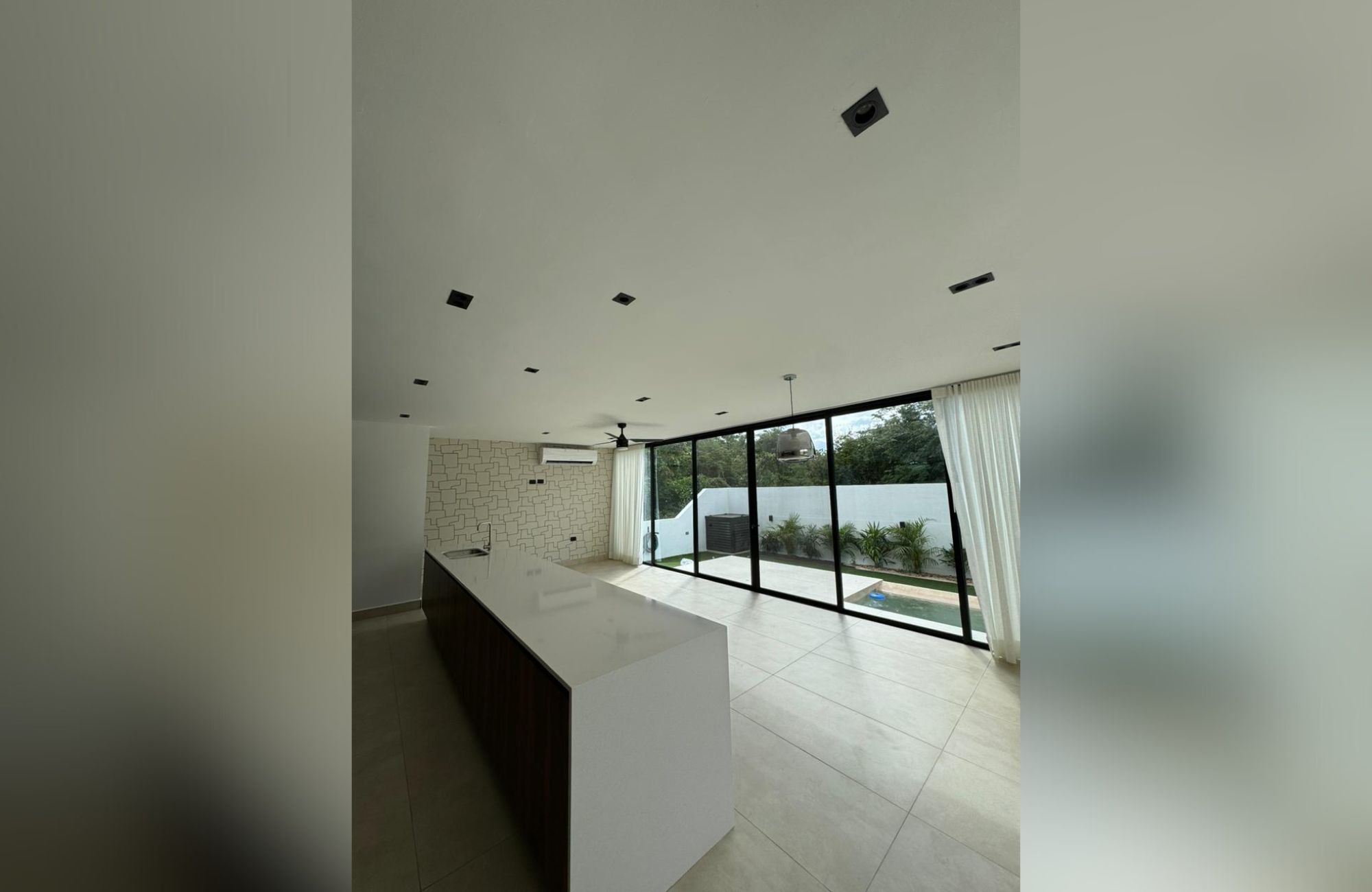 Residence with garden and private pool for sale, Yucat&aacute;n Country Club, M&eacute;rida