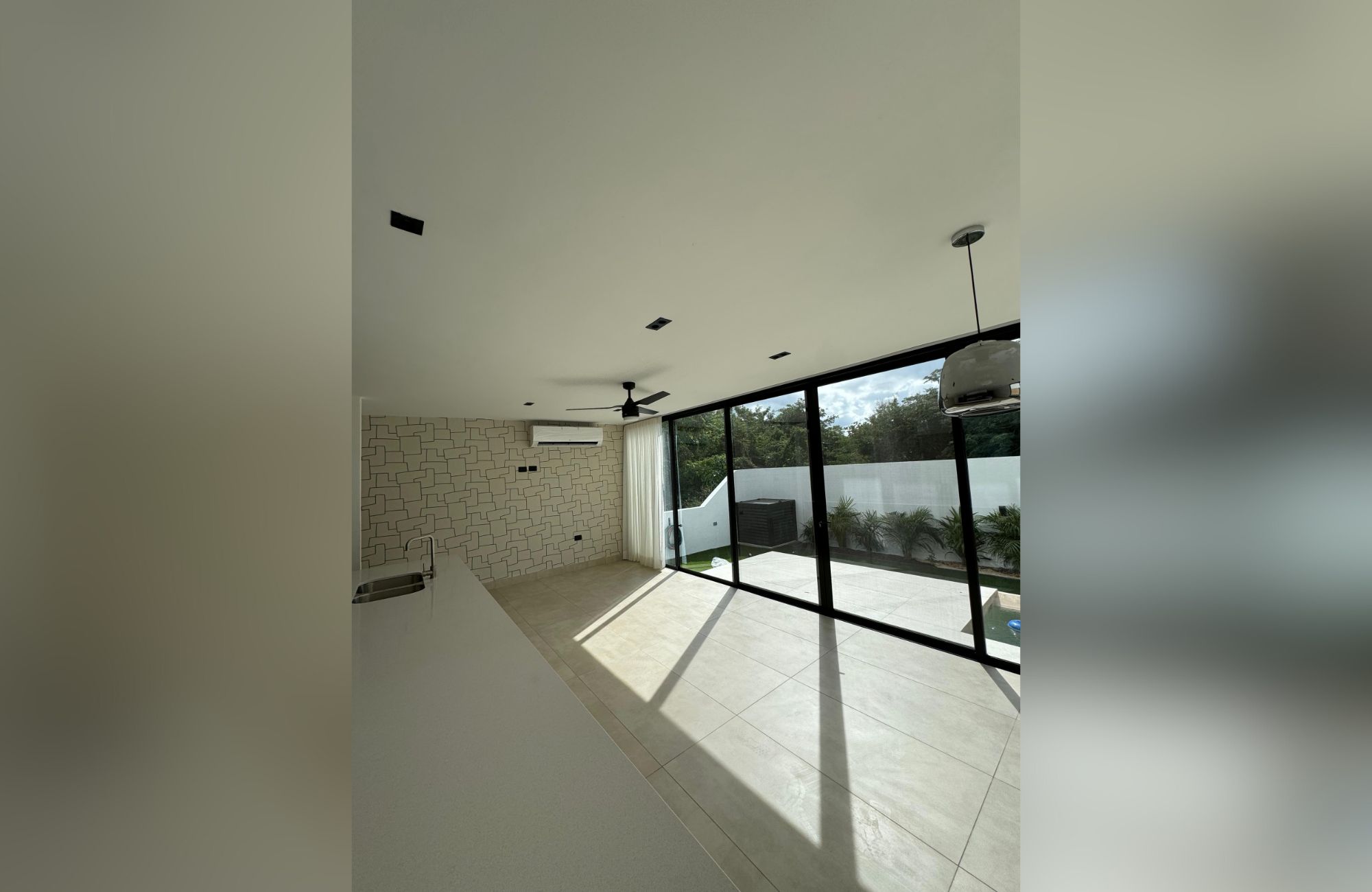 Residence with garden and private pool for sale, Yucat&aacute;n Country Club, M&eacute;rida