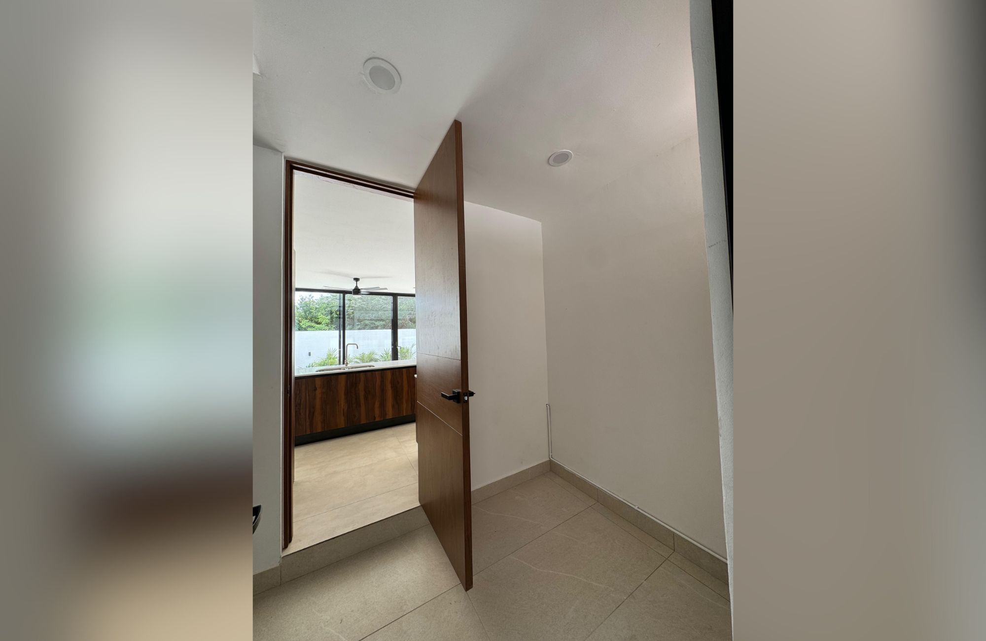 Residence with garden and private pool for sale, Yucat&aacute;n Country Club, M&eacute;rida