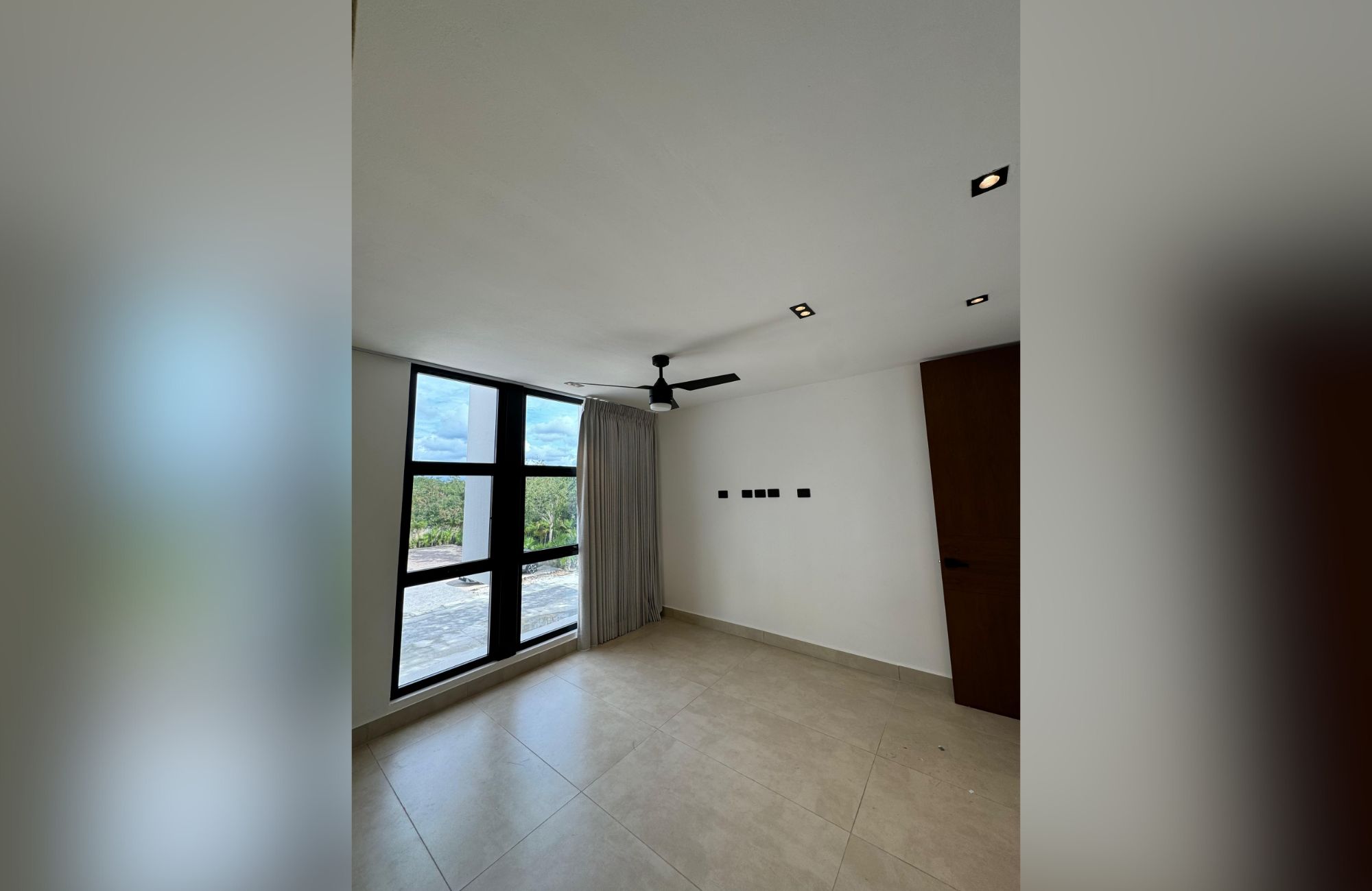 Residence with garden and private pool for sale, Yucat&aacute;n Country Club, M&eacute;rida