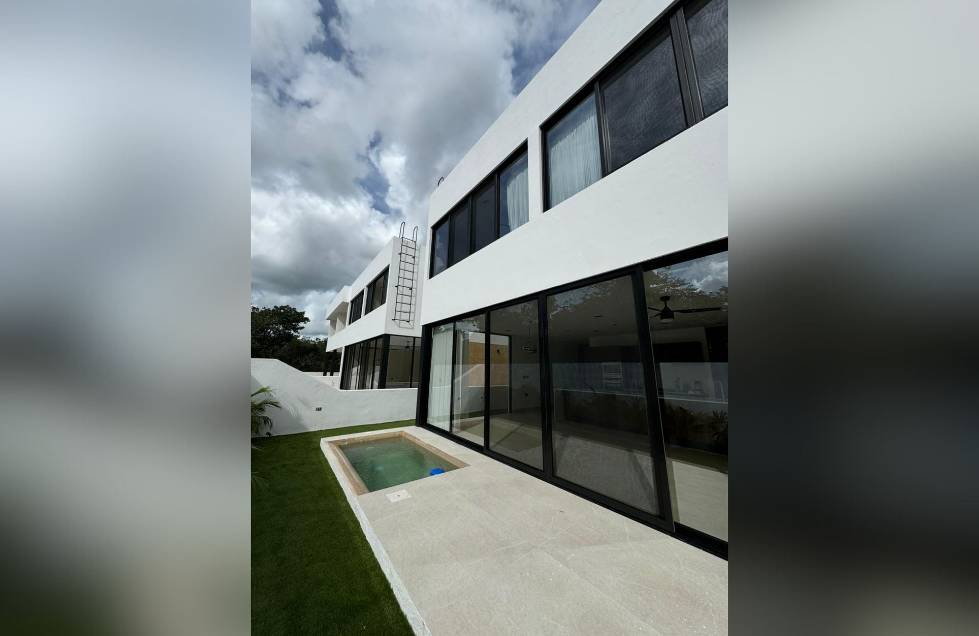 Residence with garden and private pool for sale, Yucat&aacute;n Country Club, M&eacute;rida