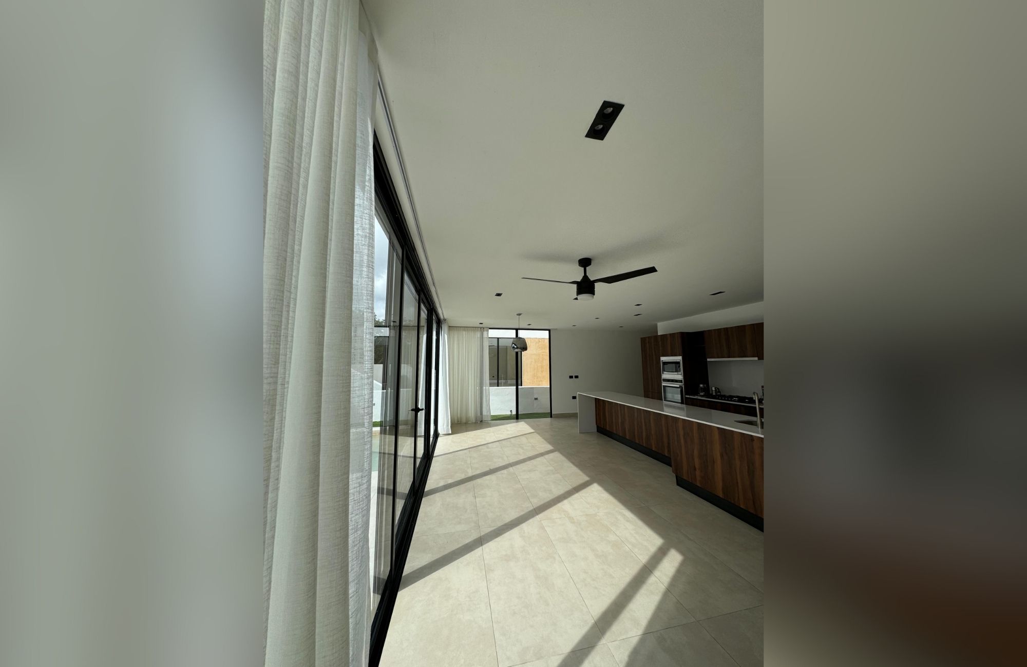 Residence with garden and private pool for sale, Yucat&aacute;n Country Club, M&eacute;rida