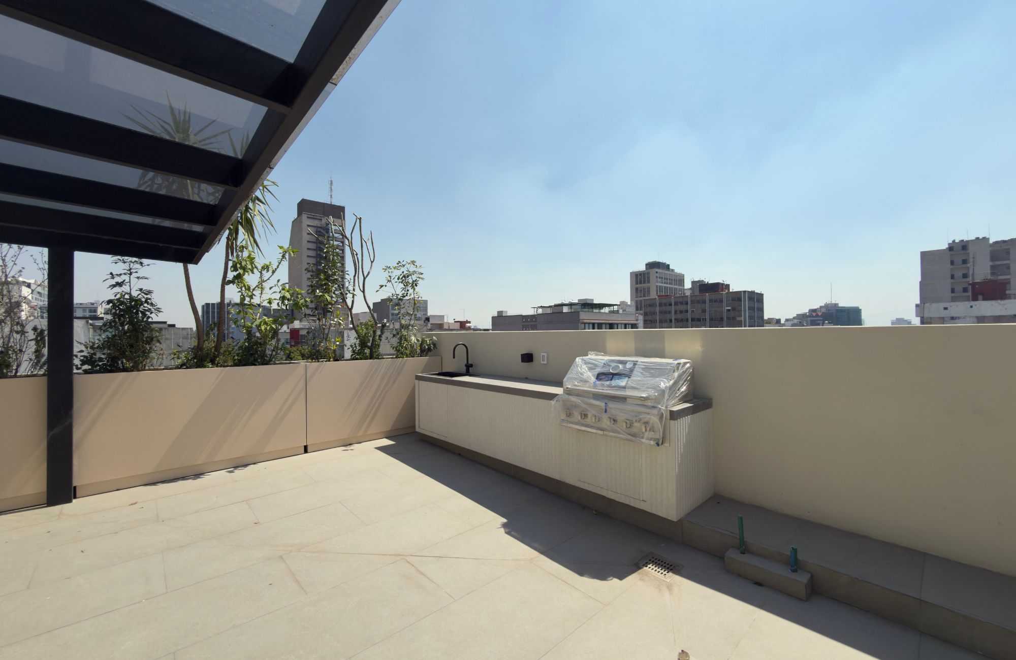 Penthouse with a semi-covered terrace of 37 m2, 4 parking spaces, swimming lane, gym, playground, green areas, pre-construction, for sale in