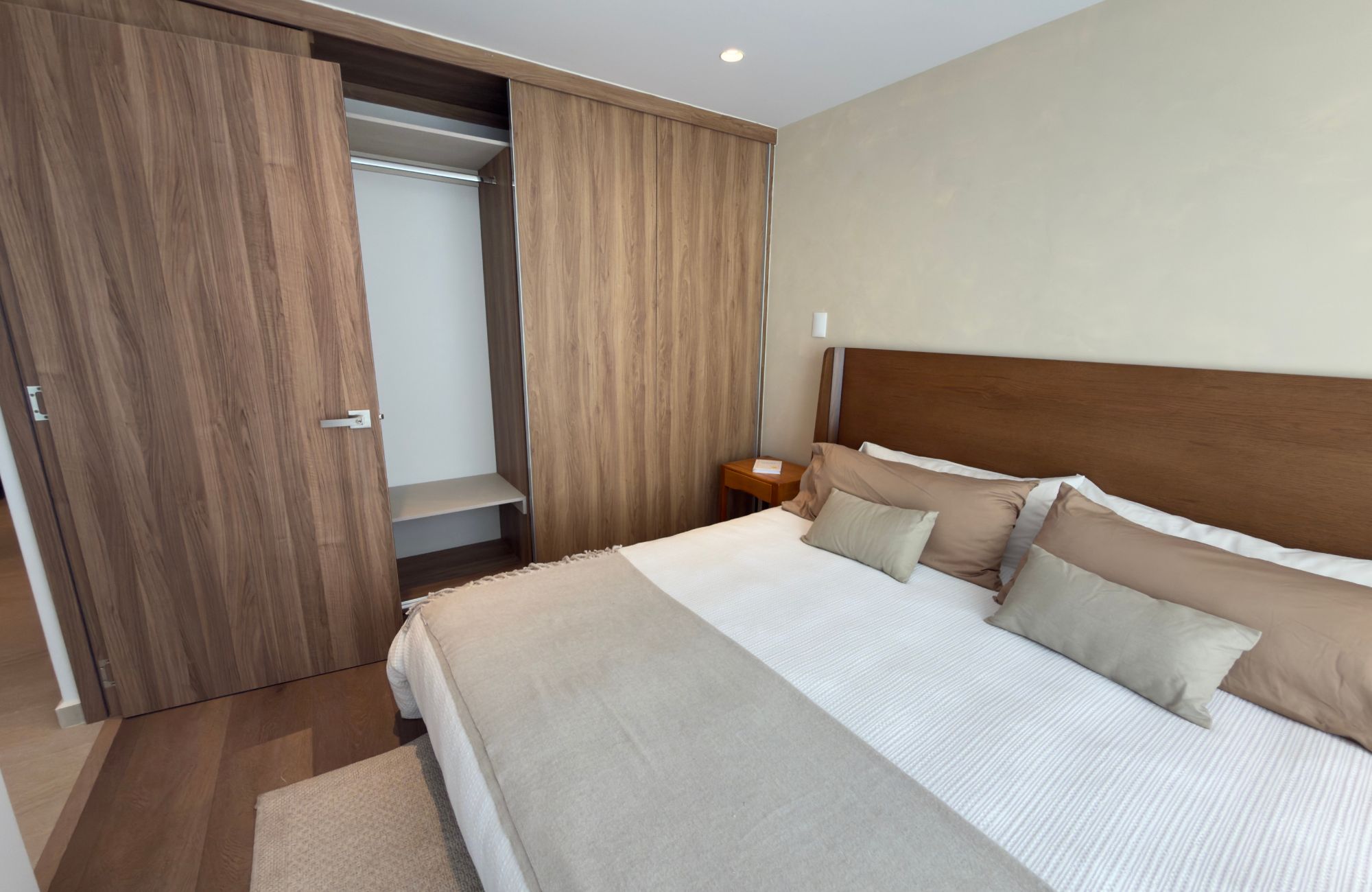 Penthouse with a semi-covered terrace of 37 m2, 4 parking spaces, swimming lane, gym, playground, green areas, pre-construction, for sale in