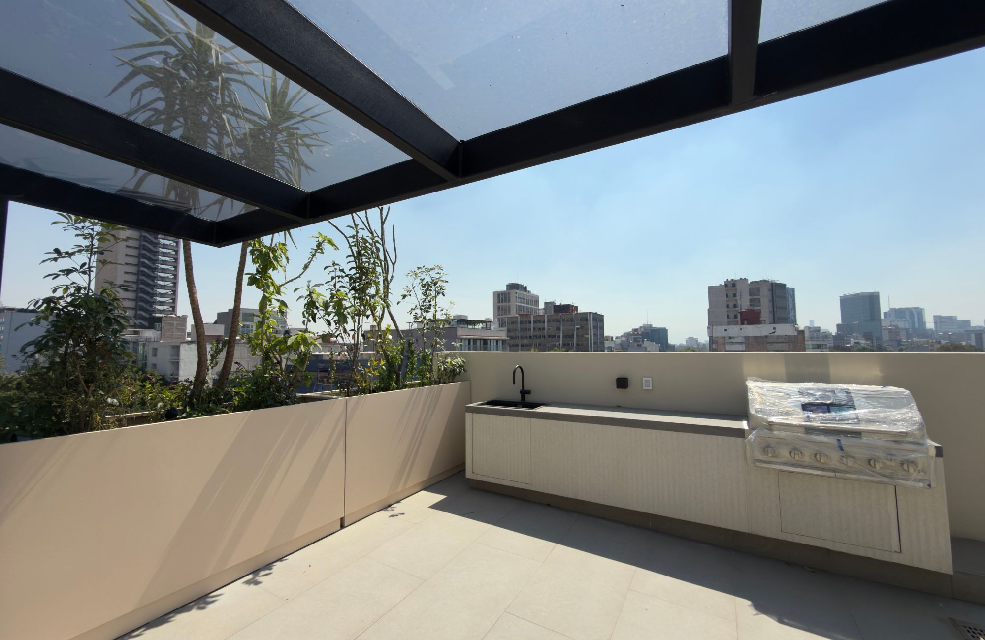 Penthouse with a semi-covered terrace of 37 m2, 4 parking spaces, swimming lane, gym, playground, green areas, pre-construction, for sale in