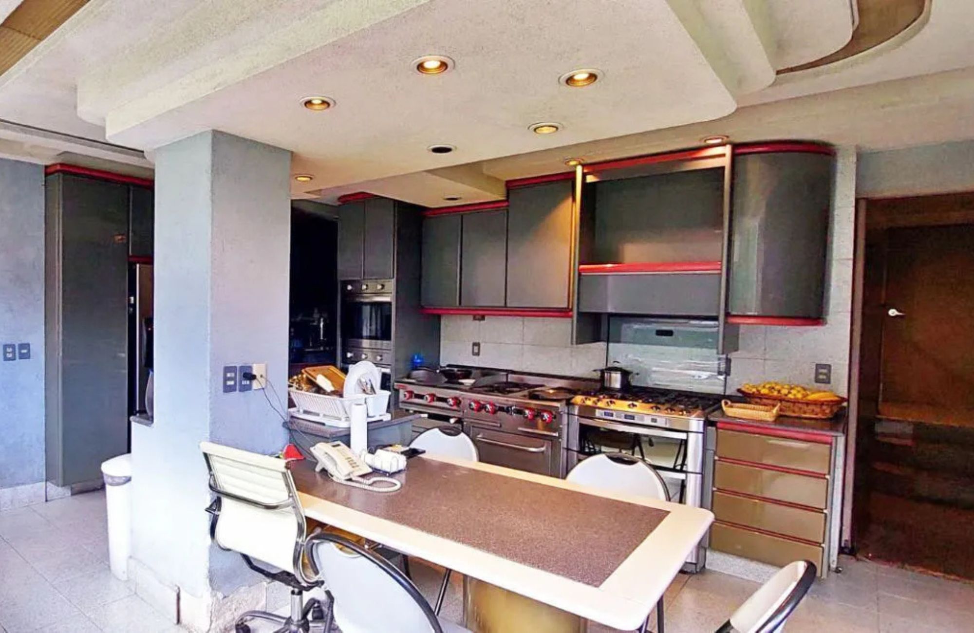 Luxury residence with pool and tennis court for sale, Lomas Altas, Mexico City