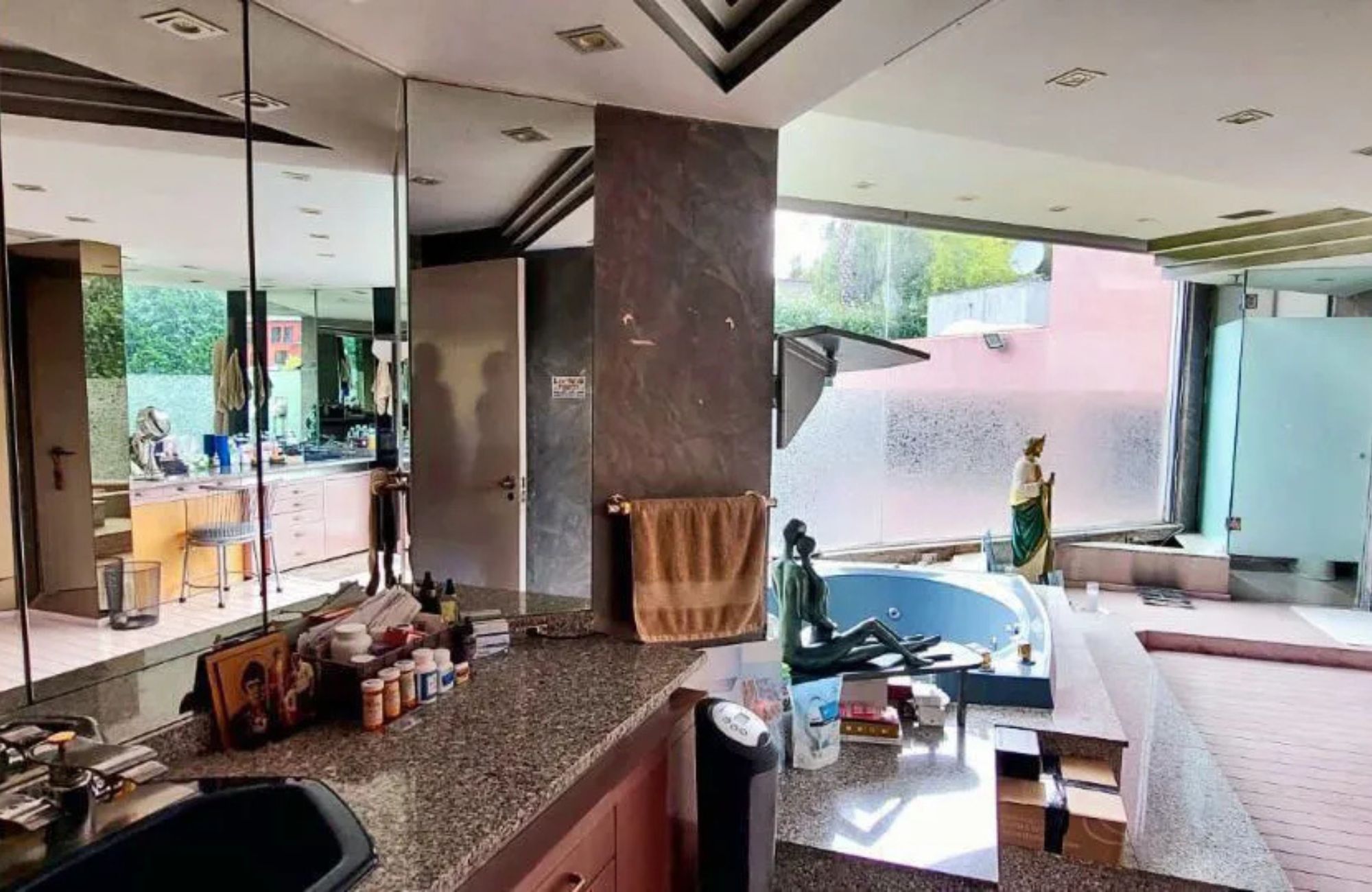 Luxury residence with pool and tennis court for sale, Lomas Altas, Mexico City