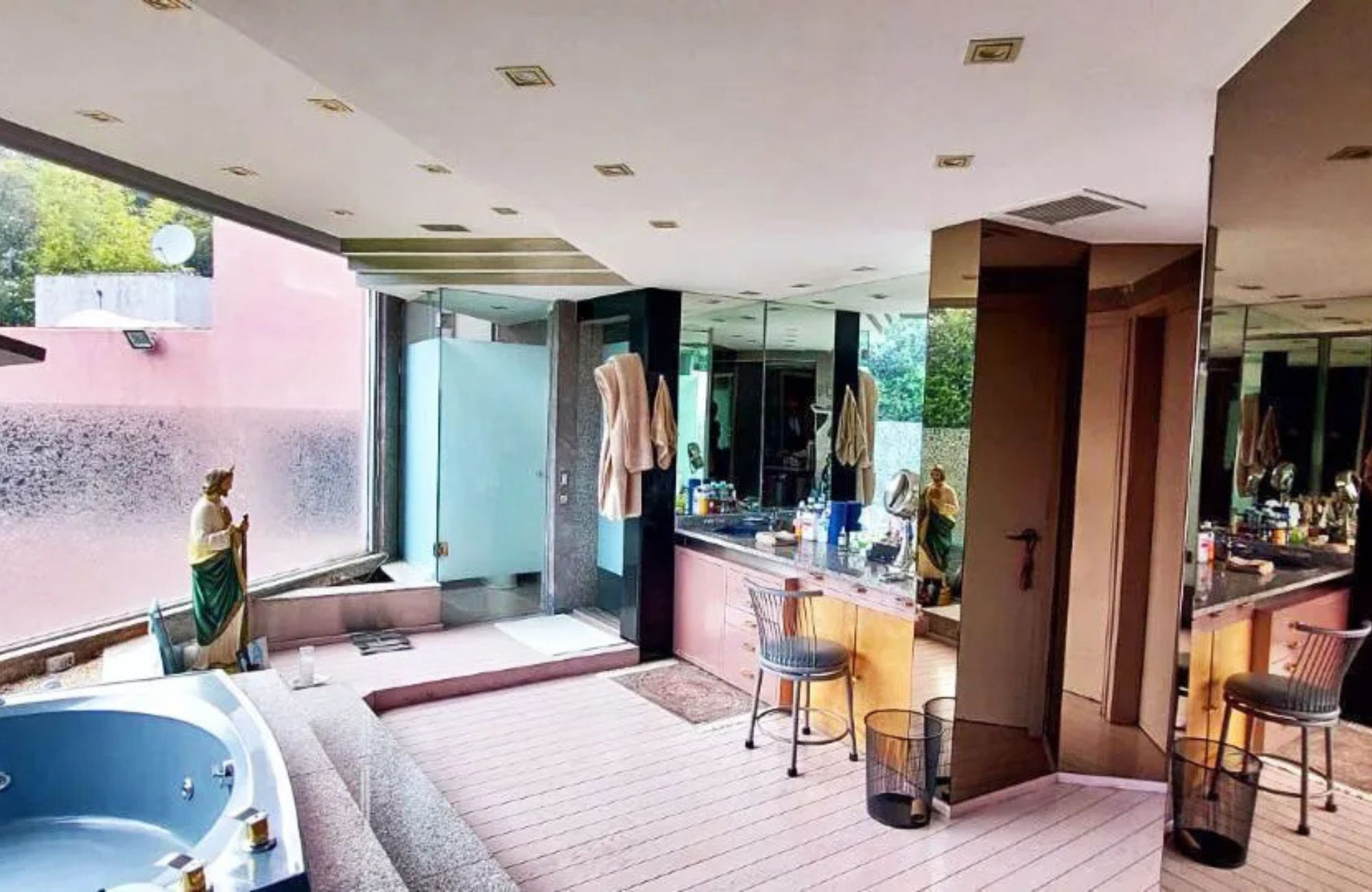 Luxury residence with pool and tennis court for sale, Lomas Altas, Mexico City