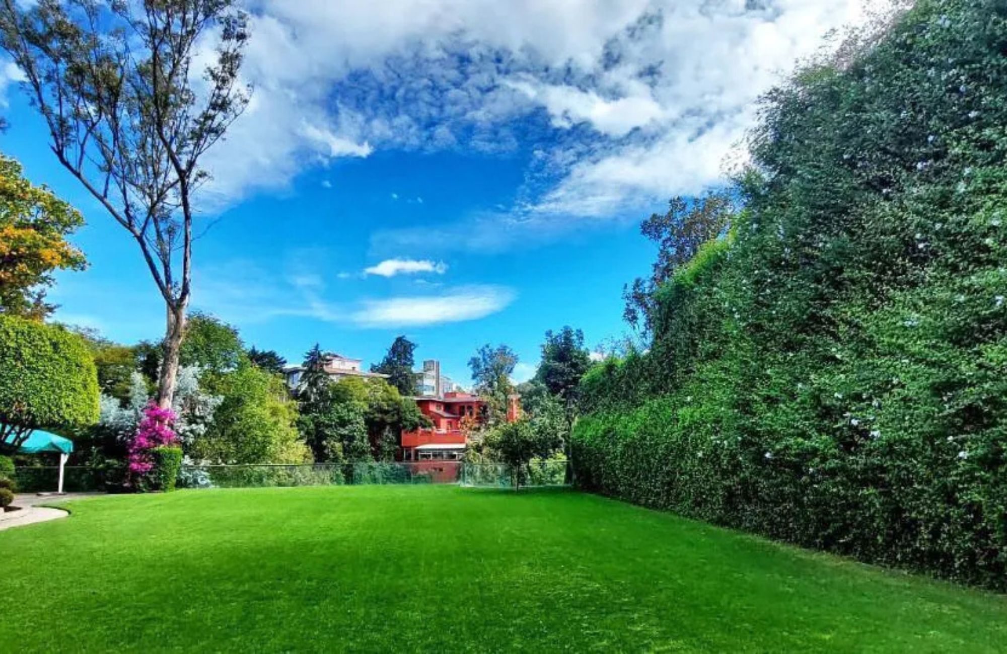 Luxury residence with pool and tennis court for sale, Lomas Altas, Mexico City