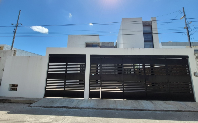 Furnished house with large garden for sale, Cholul, M&eacute;rida