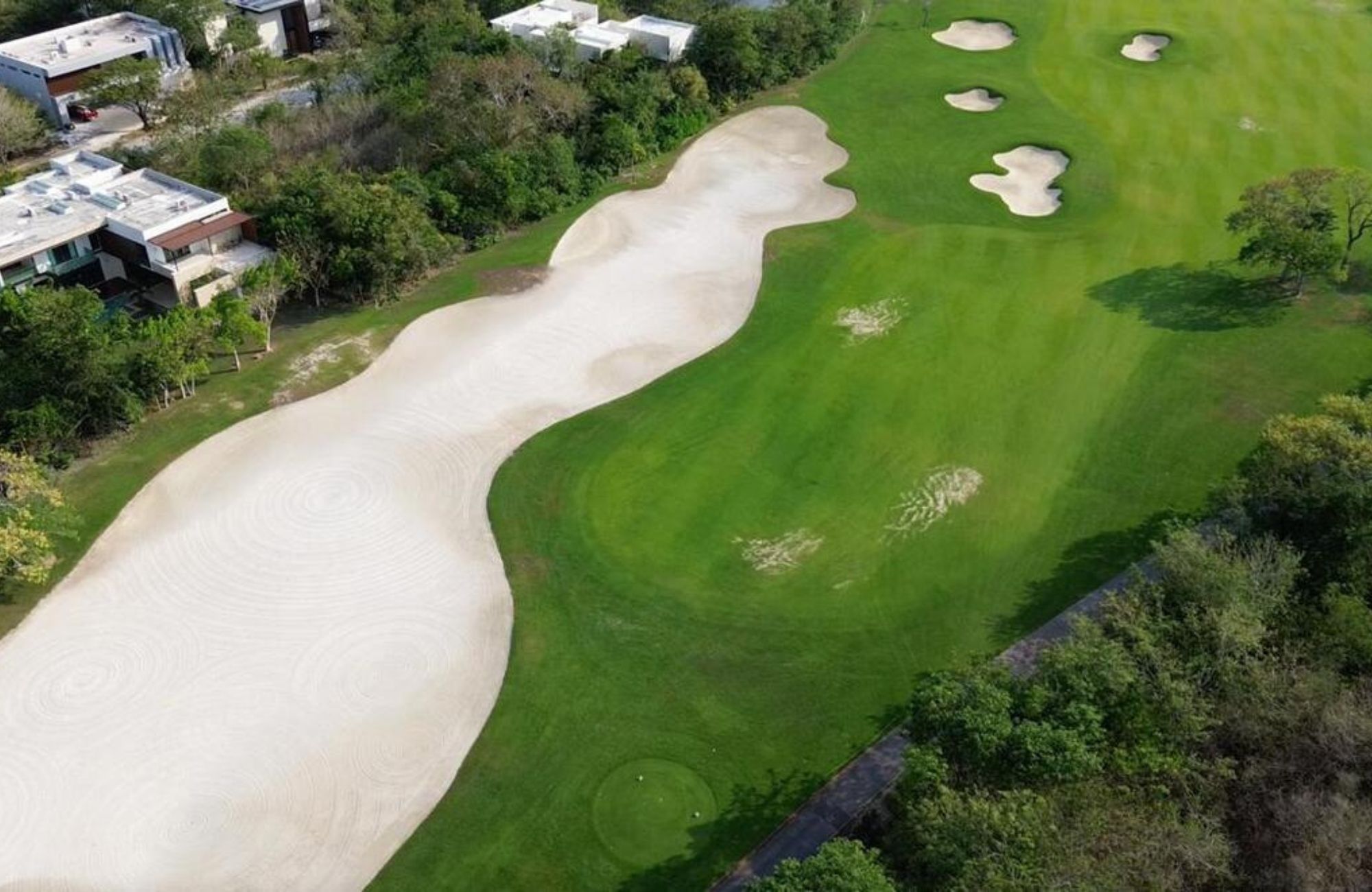 Lote de 998 m2 dentro de residencial privado con campo de golf, venta M&eacute;rida.