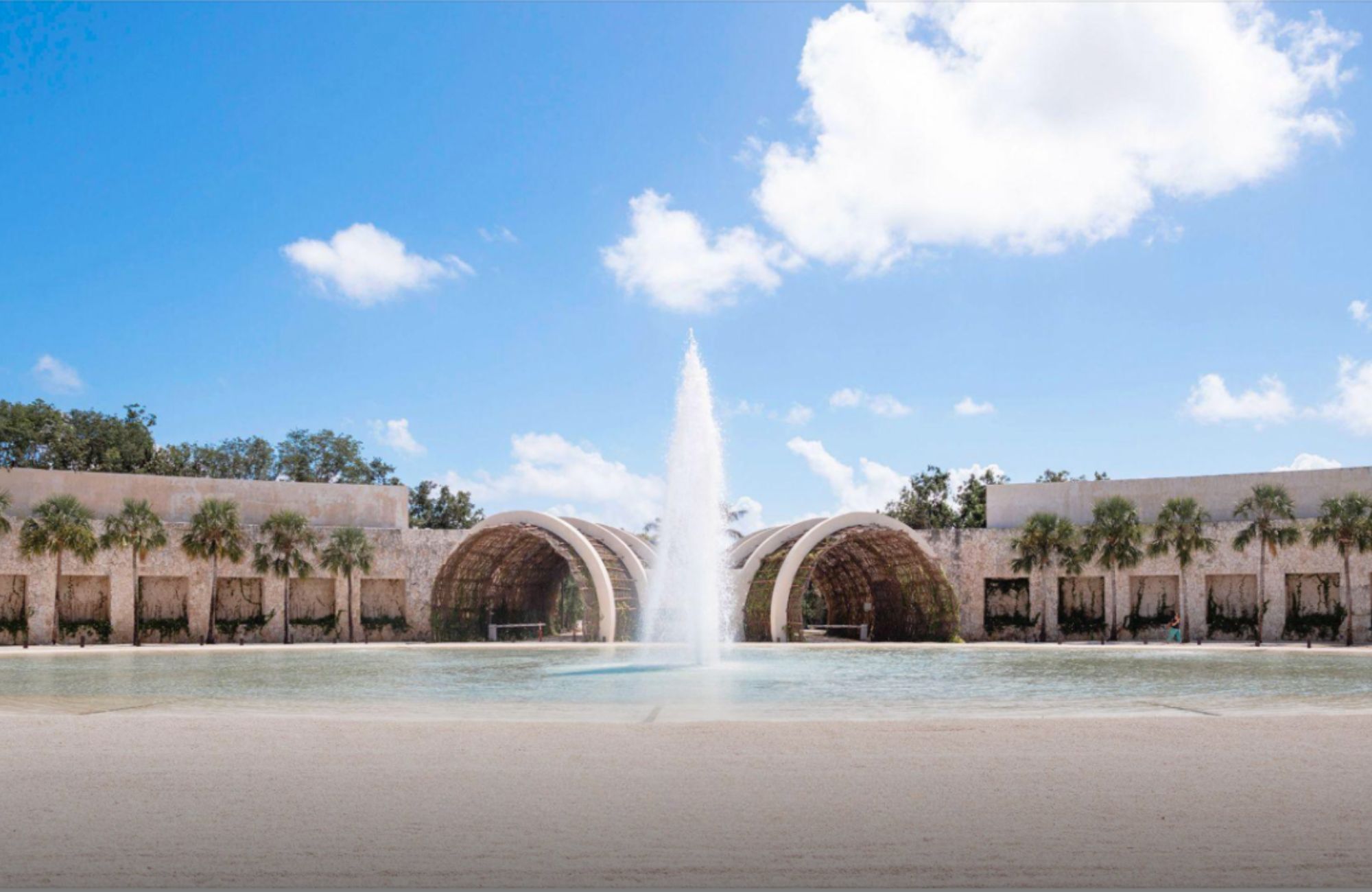 Golf course condo, rooftop with jacuzzi and pool overlooking the golf course, beach club, clubhouse and luxury amenities for sale Corasol, P