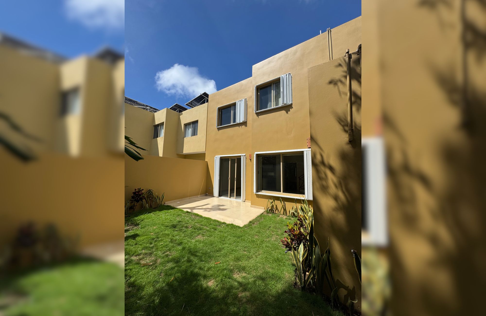 House in gated community with clubhouse, childrens playground, pool with swimming lane, paddle tennis court, 7,000 m2 of green areas, and m