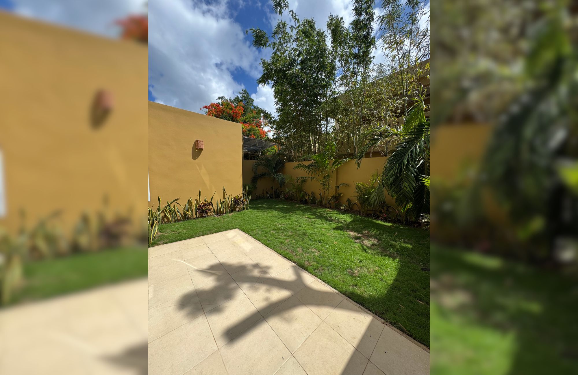 House in gated community with clubhouse, childrens playground, pool with swimming lane, paddle tennis court, 7,000 m2 of green areas, and m