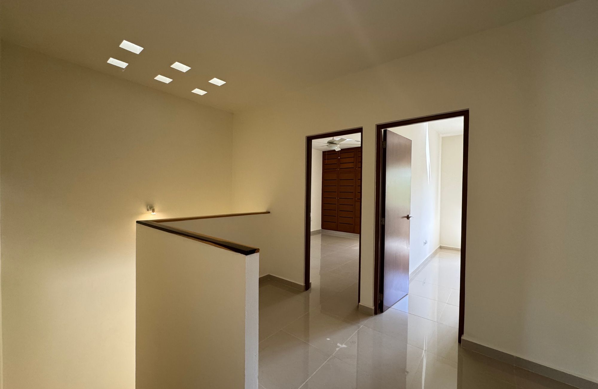 House in gated community with clubhouse, childrens playground, pool with swimming lane, paddle tennis court, 7,000 m2 of green areas, and m