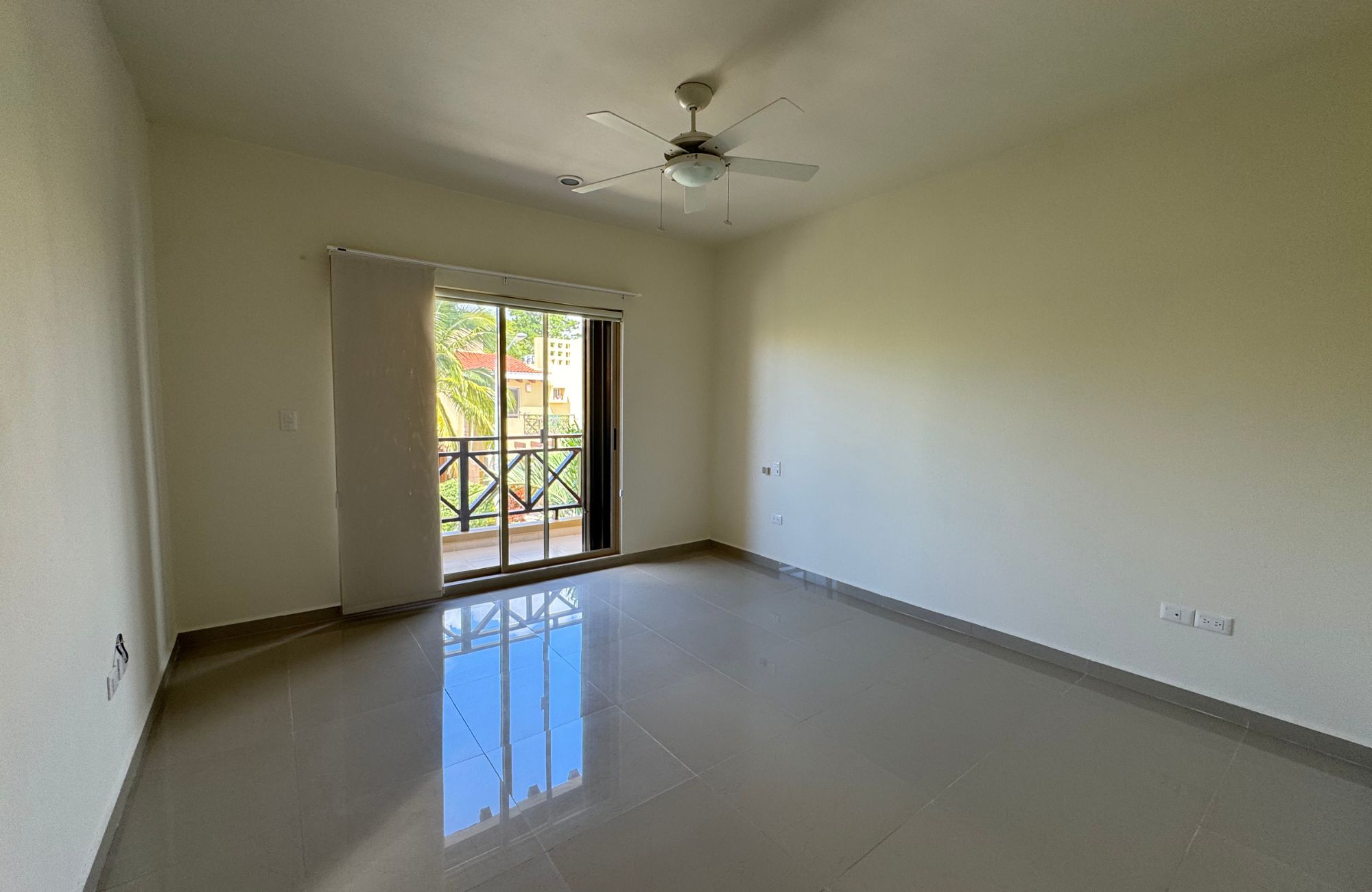 House in gated community with clubhouse, childrens playground, pool with swimming lane, paddle tennis court, 7,000 m2 of green areas, and m