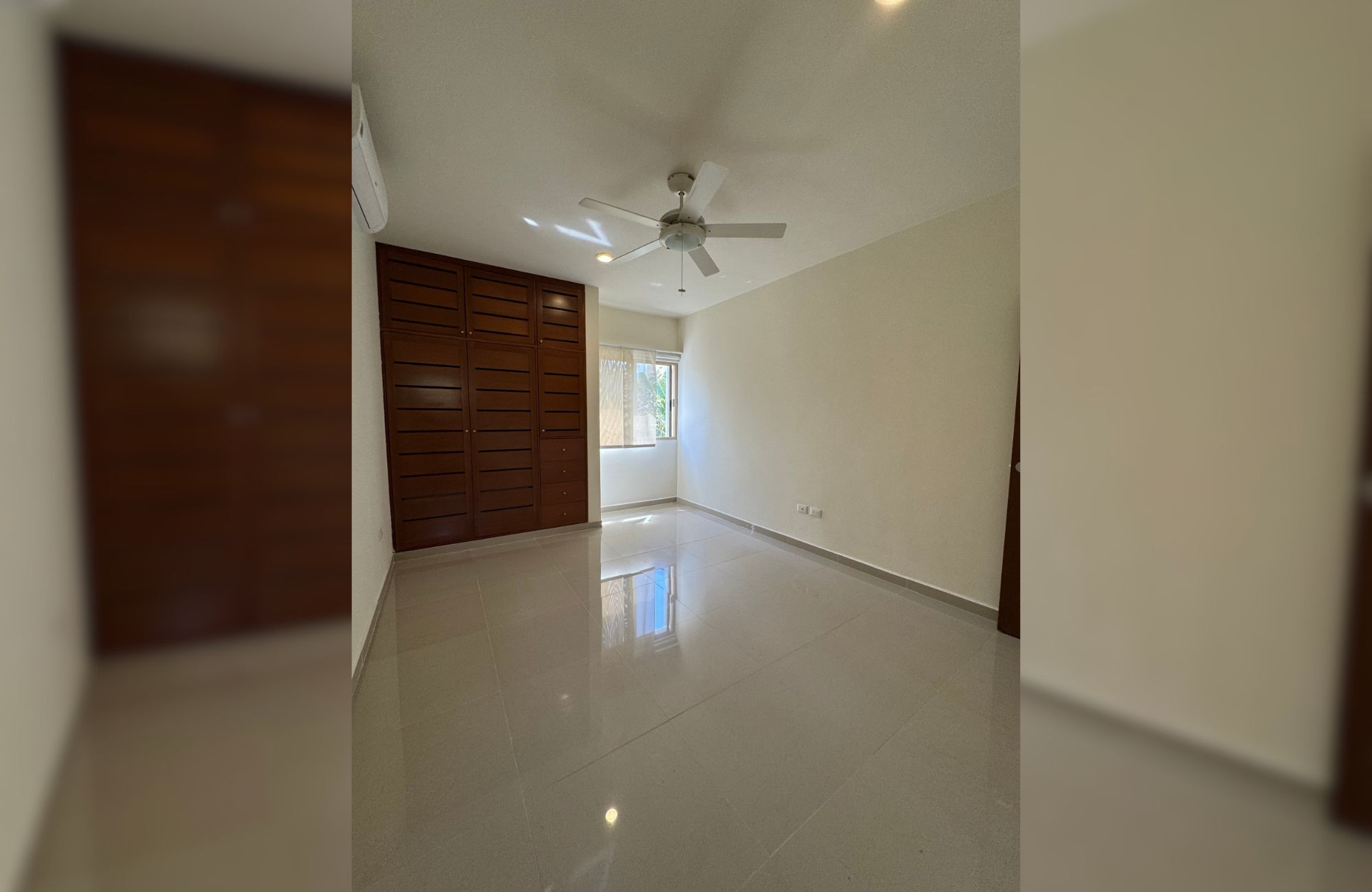 House in gated community with clubhouse, childrens playground, pool with swimming lane, paddle tennis court, 7,000 m2 of green areas, and m