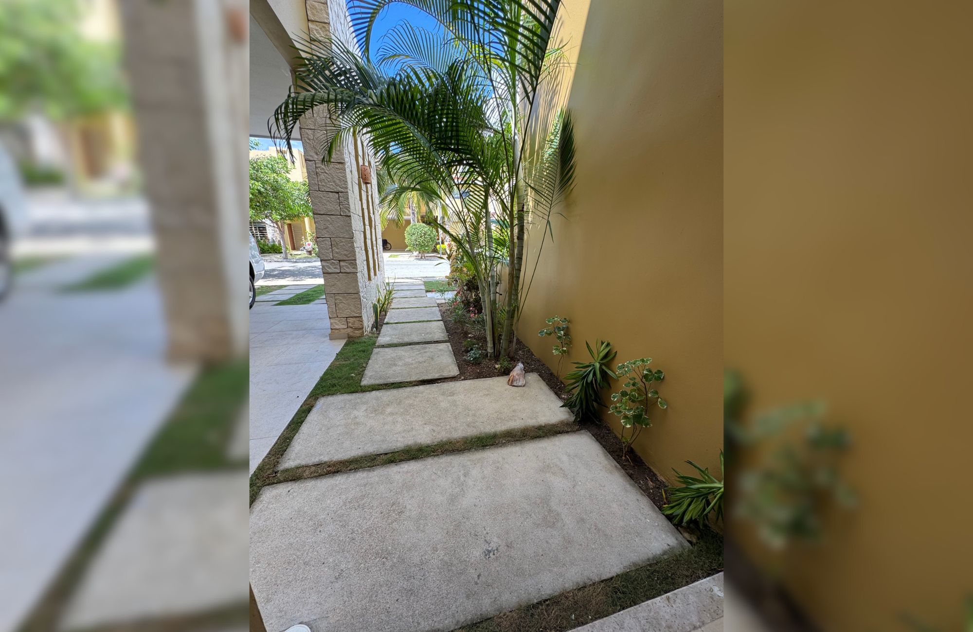 House in gated community with clubhouse, childrens playground, pool with swimming lane, paddle tennis court, 7,000 m2 of green areas, and m