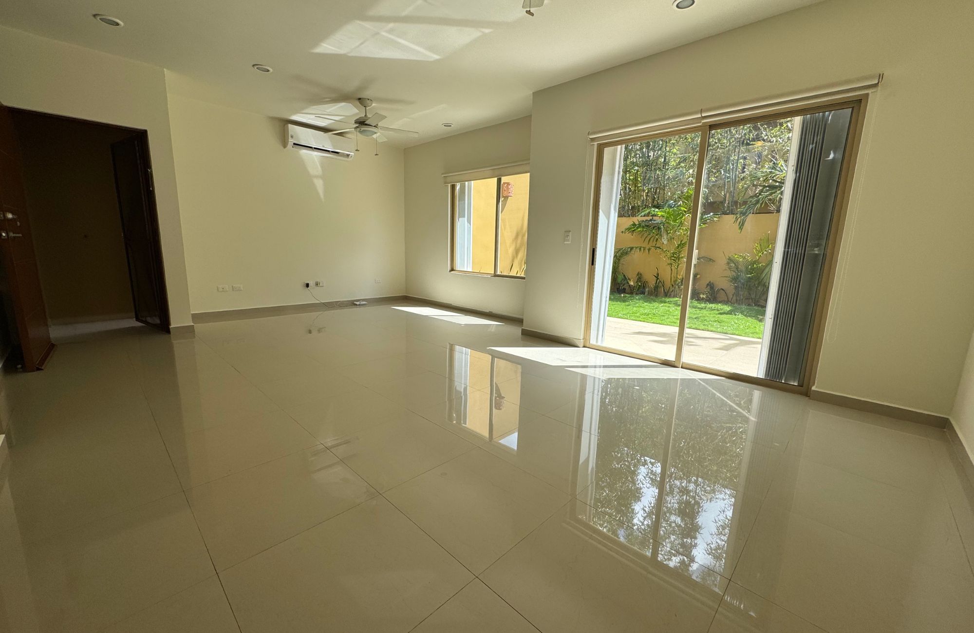 House in gated community with clubhouse, childrens playground, pool with swimming lane, paddle tennis court, 7,000 m2 of green areas, and m