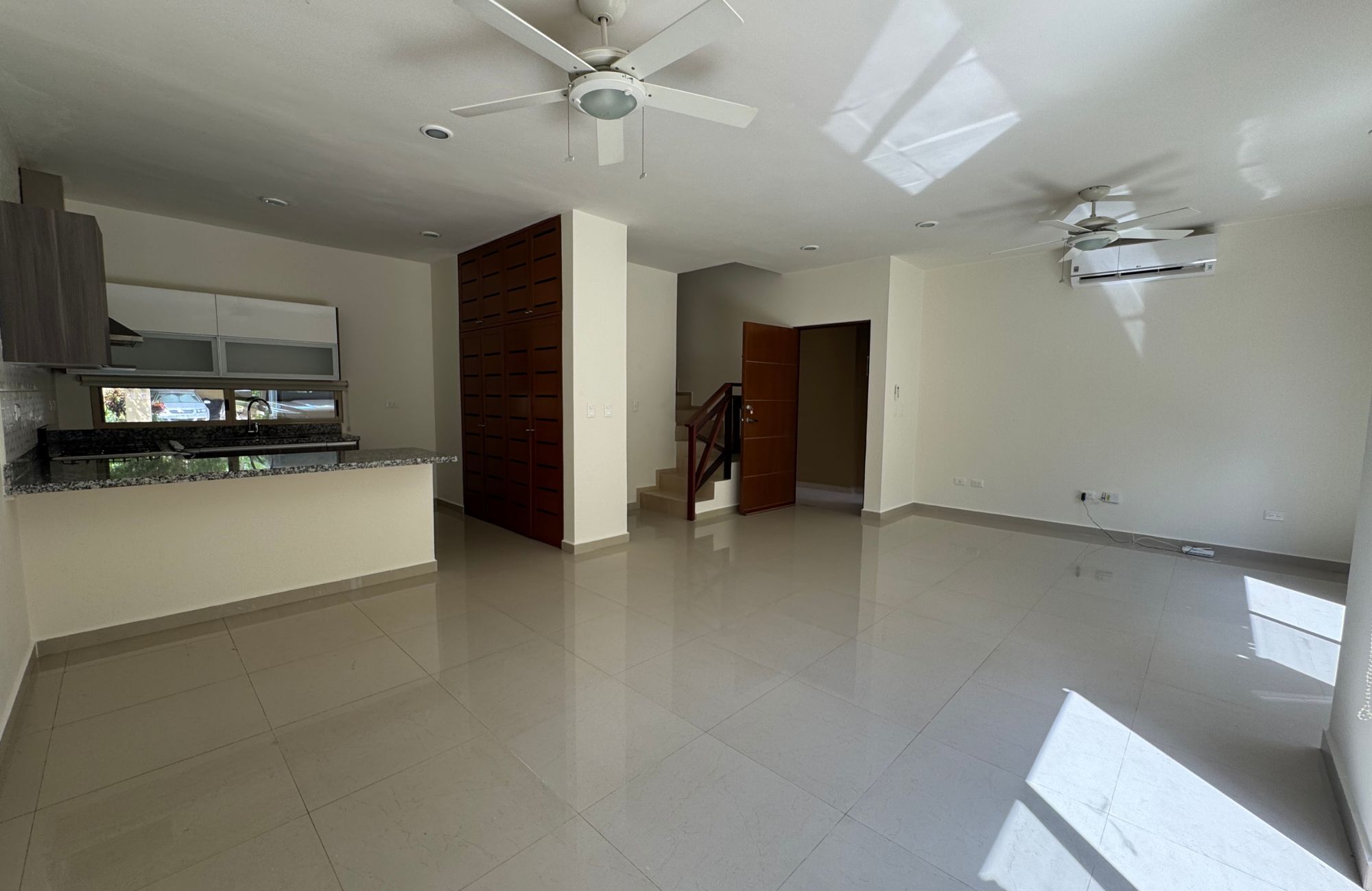 House in gated community with clubhouse, childrens playground, pool with swimming lane, paddle tennis court, 7,000 m2 of green areas, and m