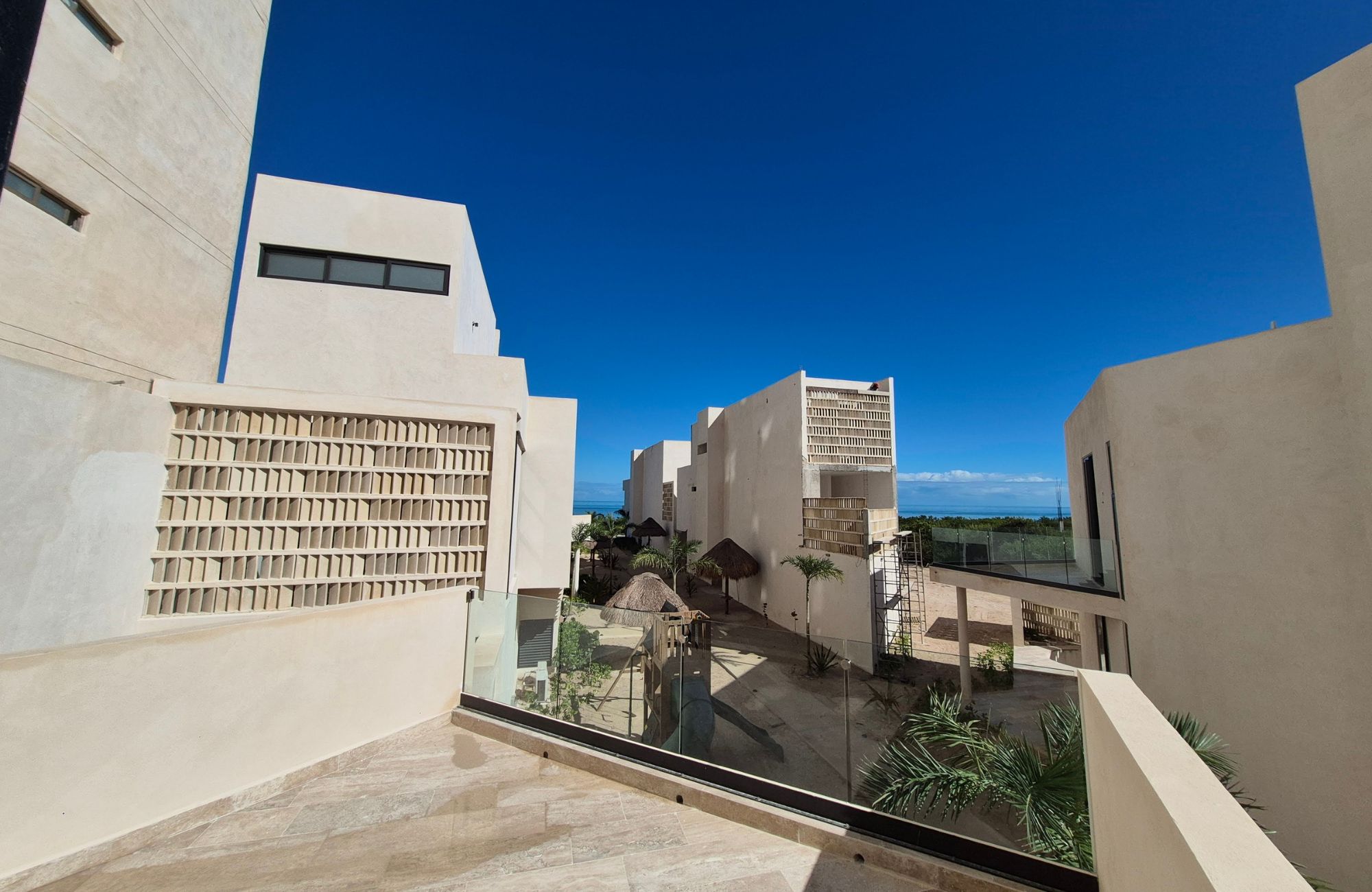 Two-story house with private pool for sale, Xcanat&uacute;n, M&eacute;rida