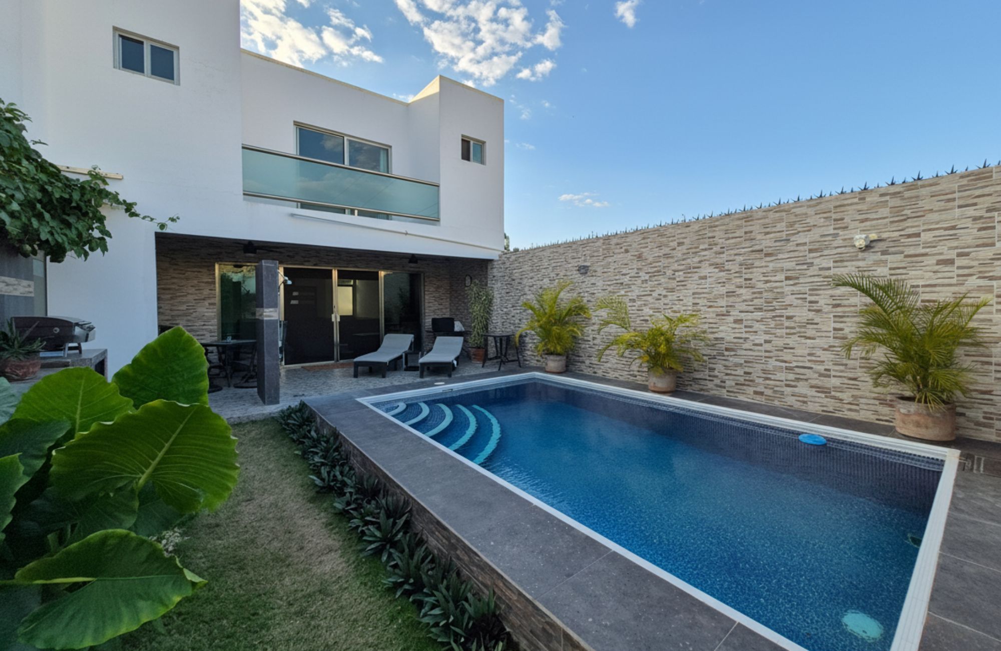 Spacious house with a private pool for sale in Conkal, M&eacute;rida.