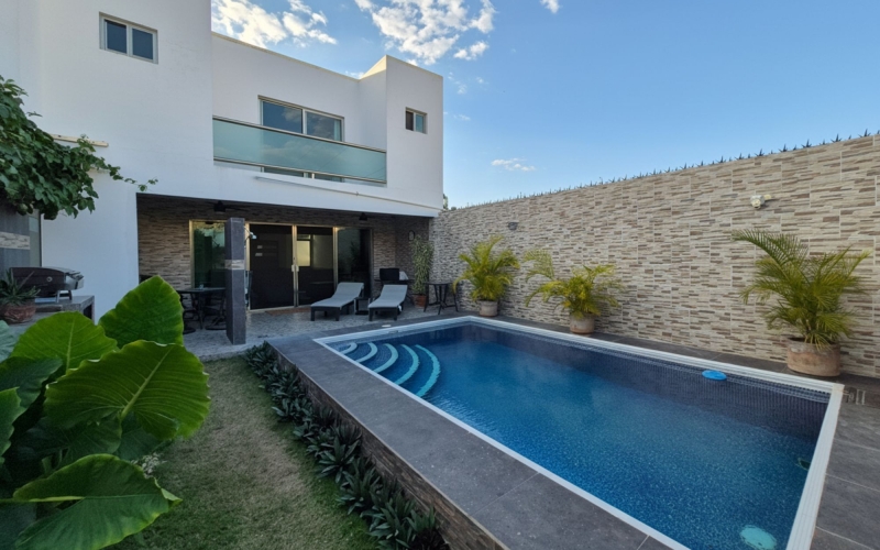 Furnished house with private pool and garden for sale, Cholul, M&eacute;rida