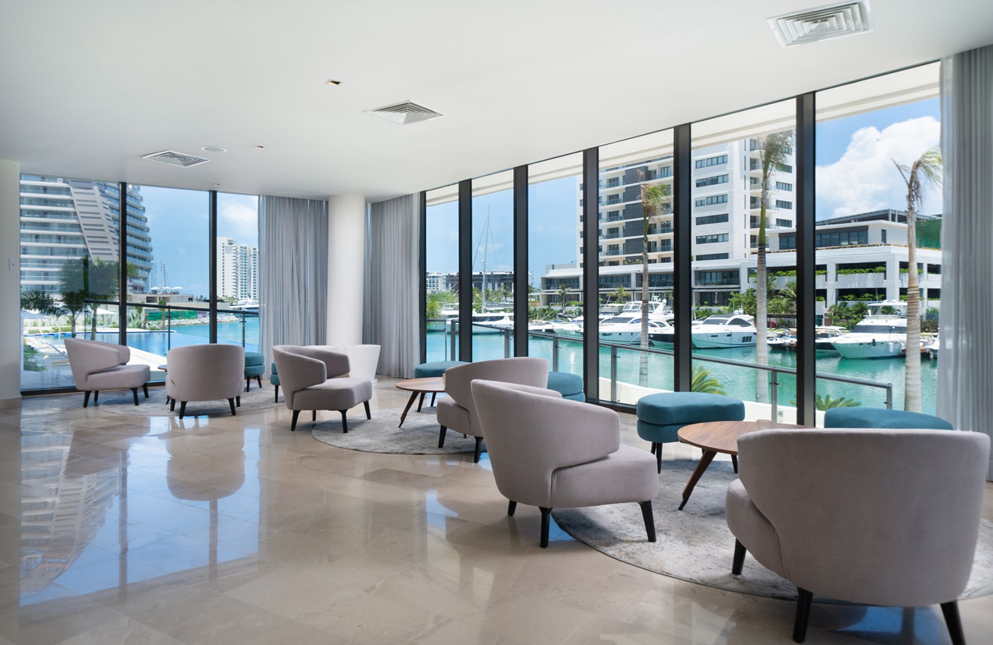 Departamento de lujo con vista al mar y la marina, canchas deportivas, muelle, golf, marina,en venta Puerto Canc&uacute;n.