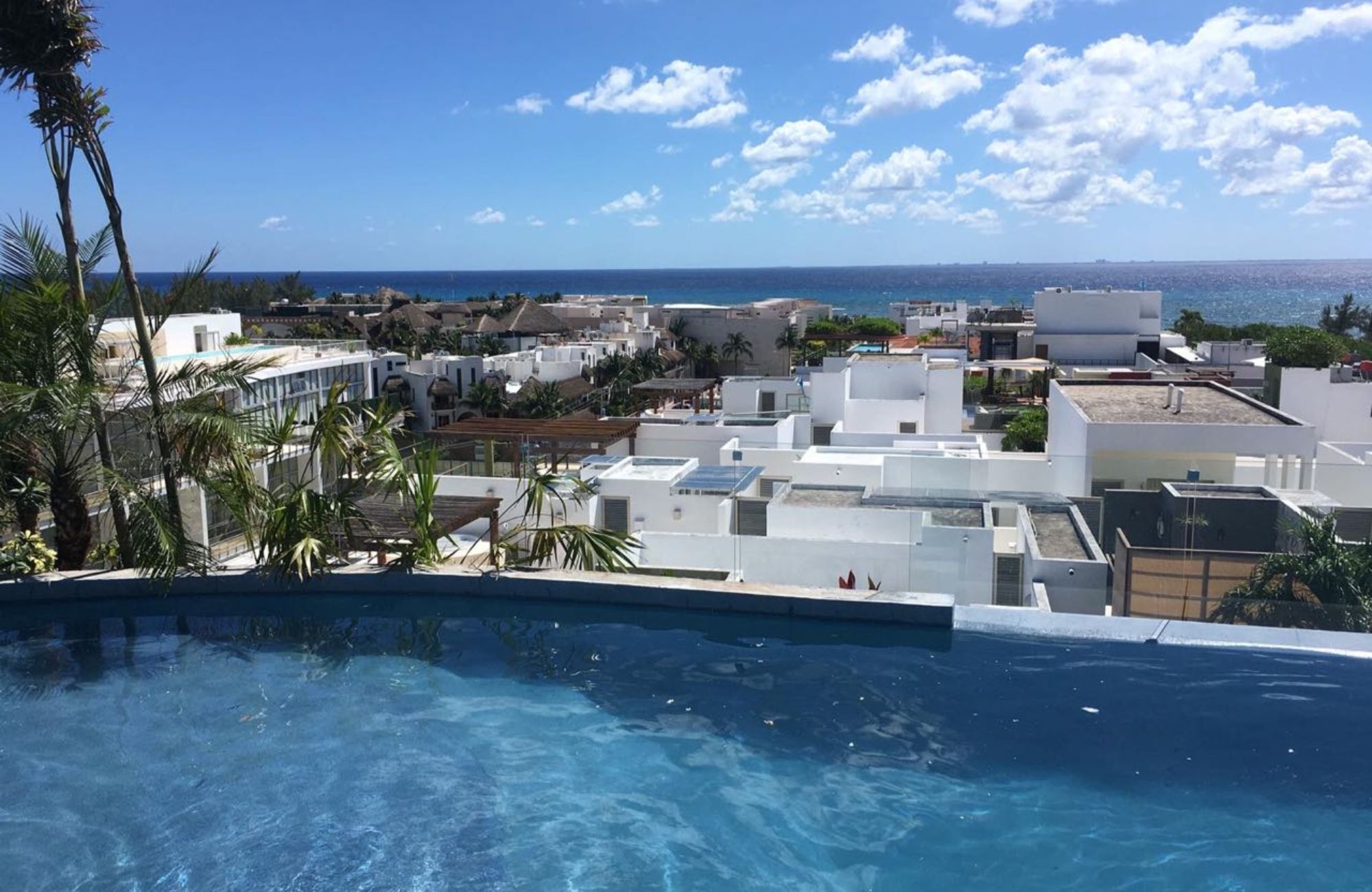 Incre&iacute;ble departamento con terraza privada y vista a la alberca &ndash; Ejido, Playa del Carmen