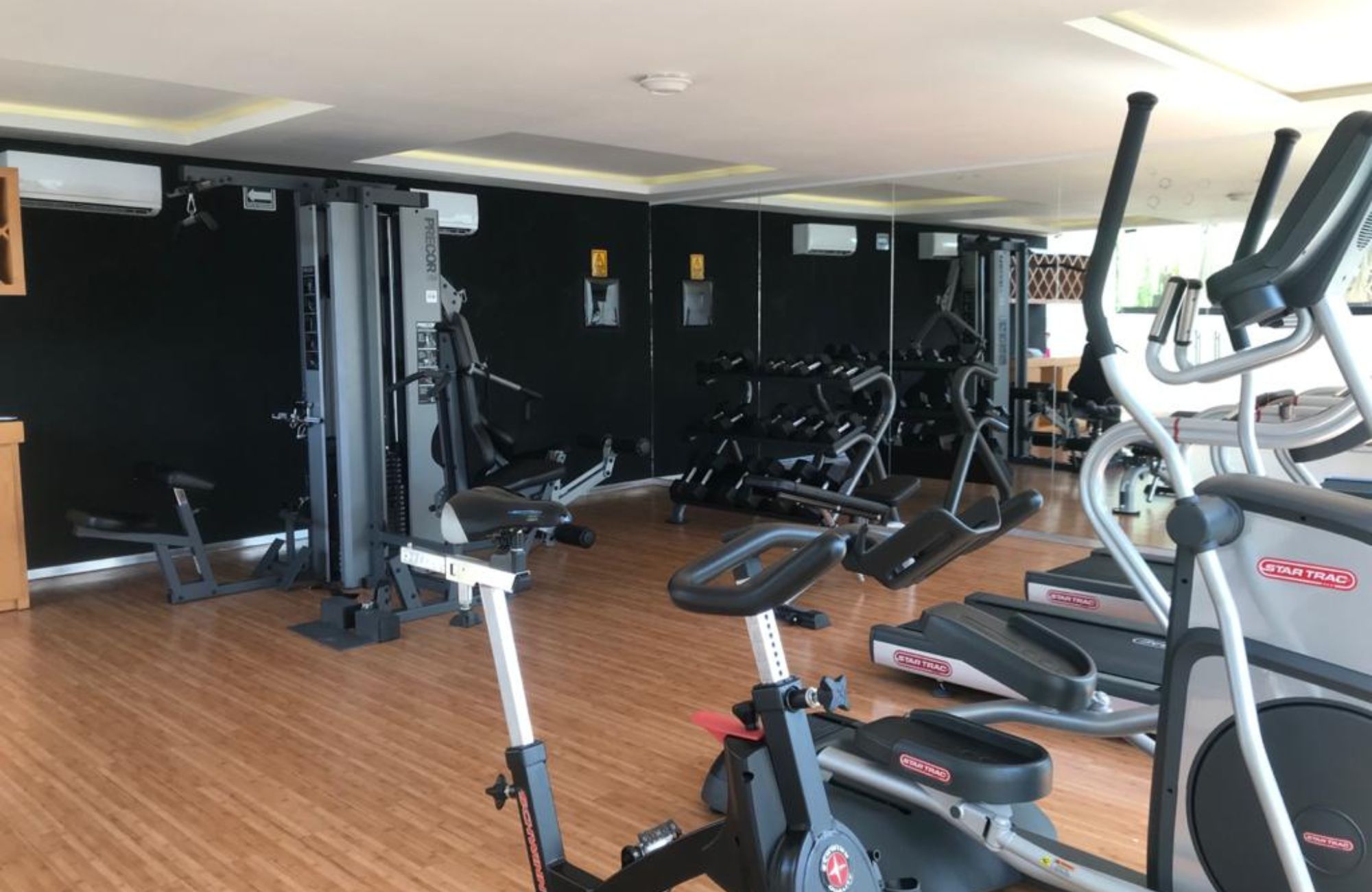 Incre&iacute;ble departamento con terraza privada y vista a la alberca &ndash; Ejido, Playa del Carmen