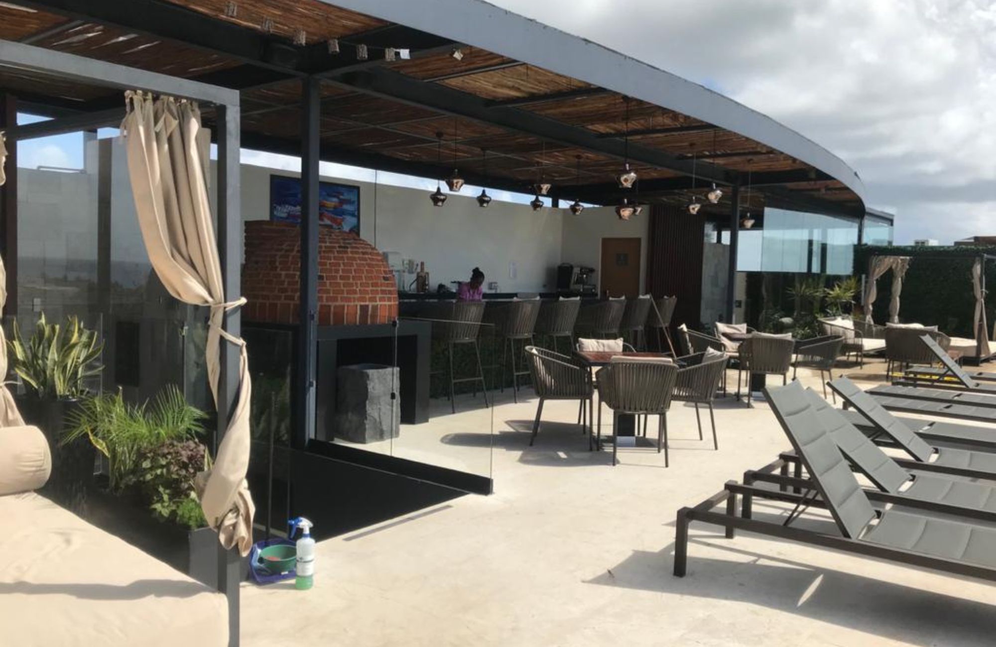 Incre&iacute;ble departamento con terraza privada y vista a la alberca &ndash; Ejido, Playa del Carmen