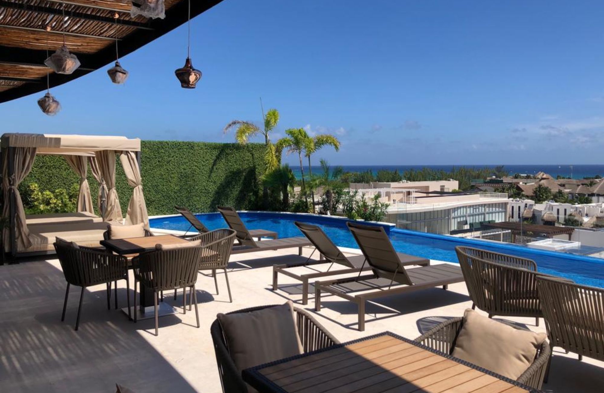 Incre&iacute;ble departamento con terraza privada y vista a la alberca &ndash; Ejido, Playa del Carmen
