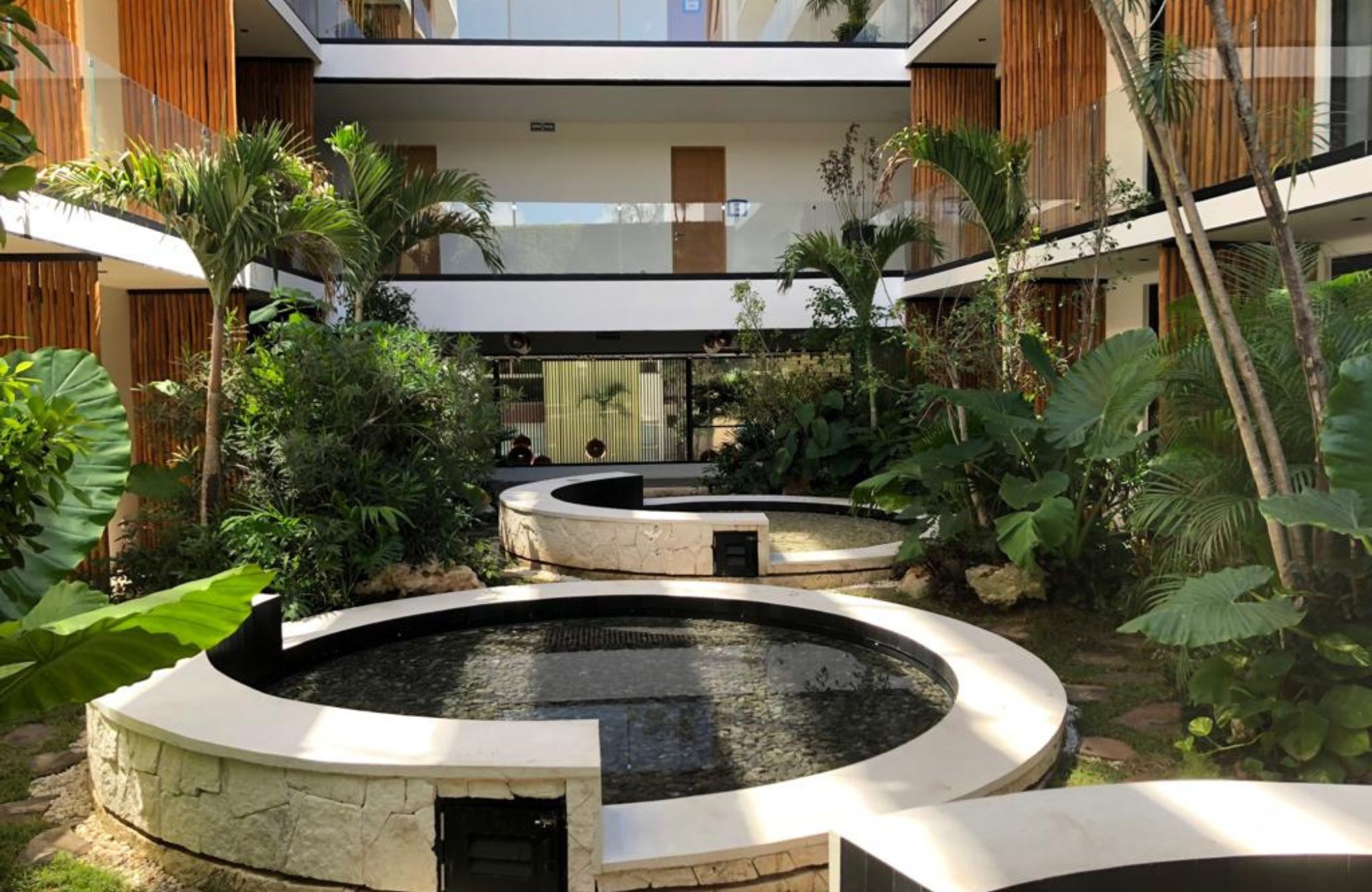 Incre&iacute;ble departamento con terraza privada y vista a la alberca &ndash; Ejido, Playa del Carmen