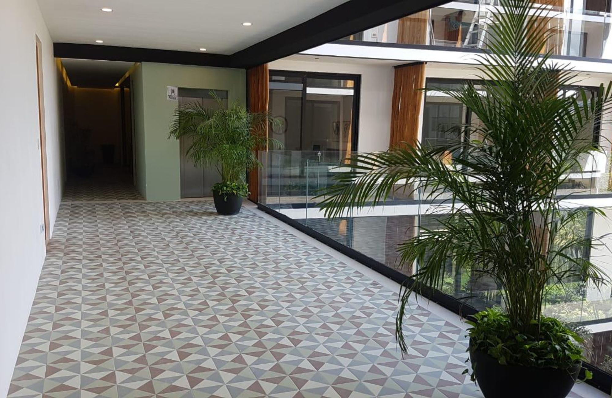 Incre&iacute;ble departamento con terraza privada y vista a la alberca &ndash; Ejido, Playa del Carmen