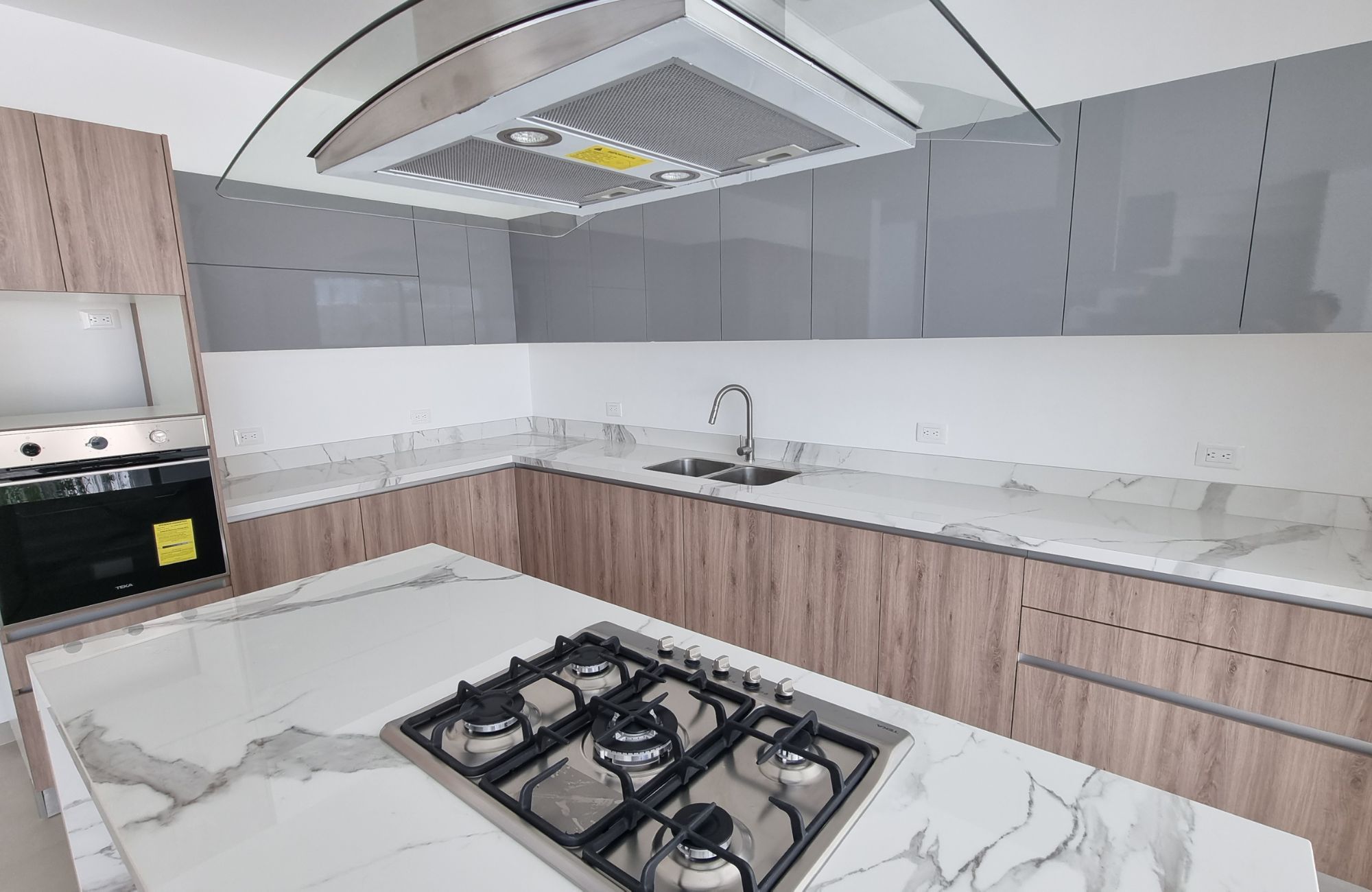 House with private pool, high ceilings for sale in Aqua gated community, Cancun.