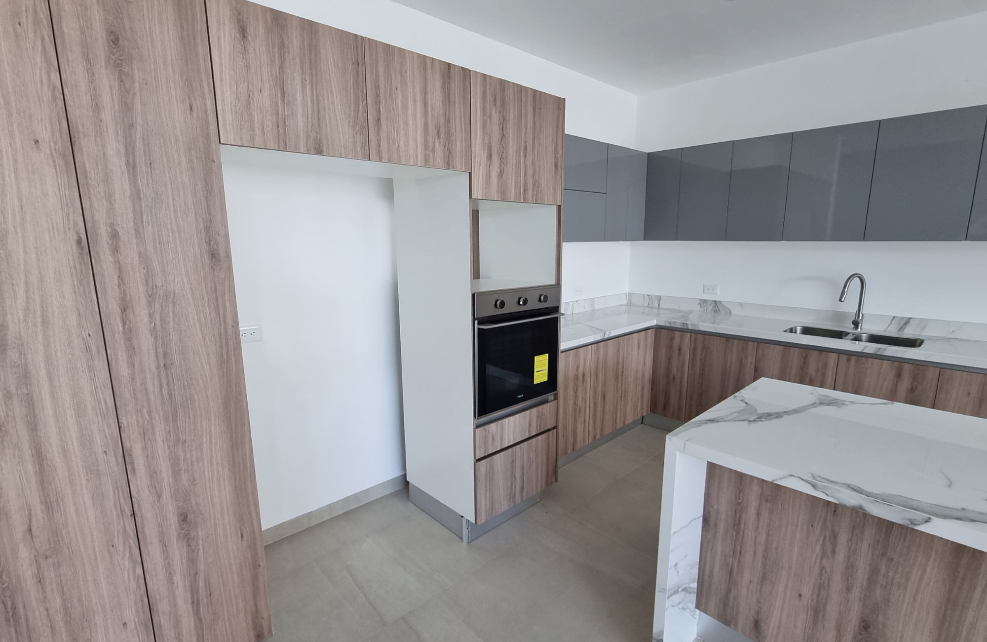 House with private pool, high ceilings for sale in Aqua gated community, Cancun.